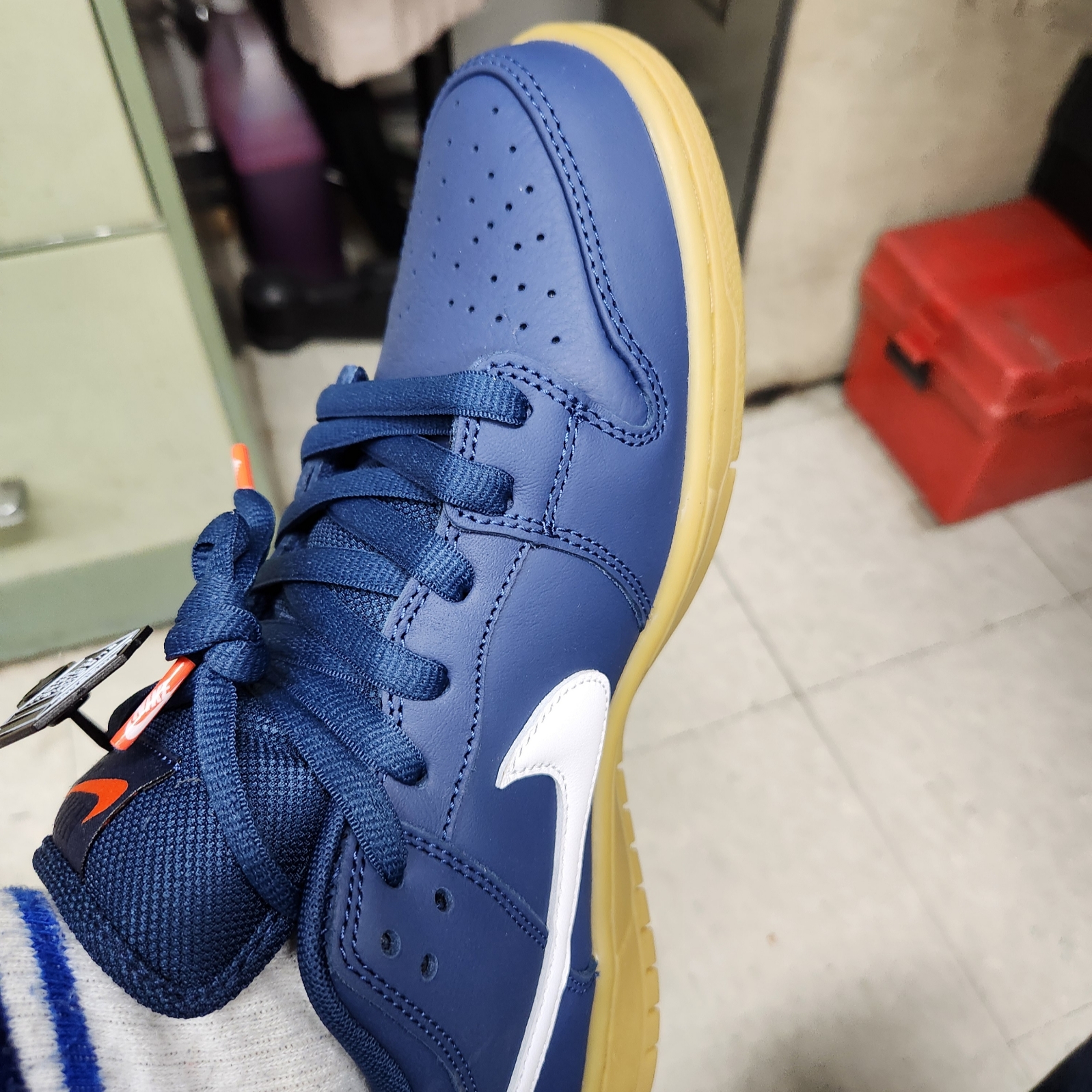 Nike SB Dunk Low Pro Navy Gum 착용 스타일 - 2