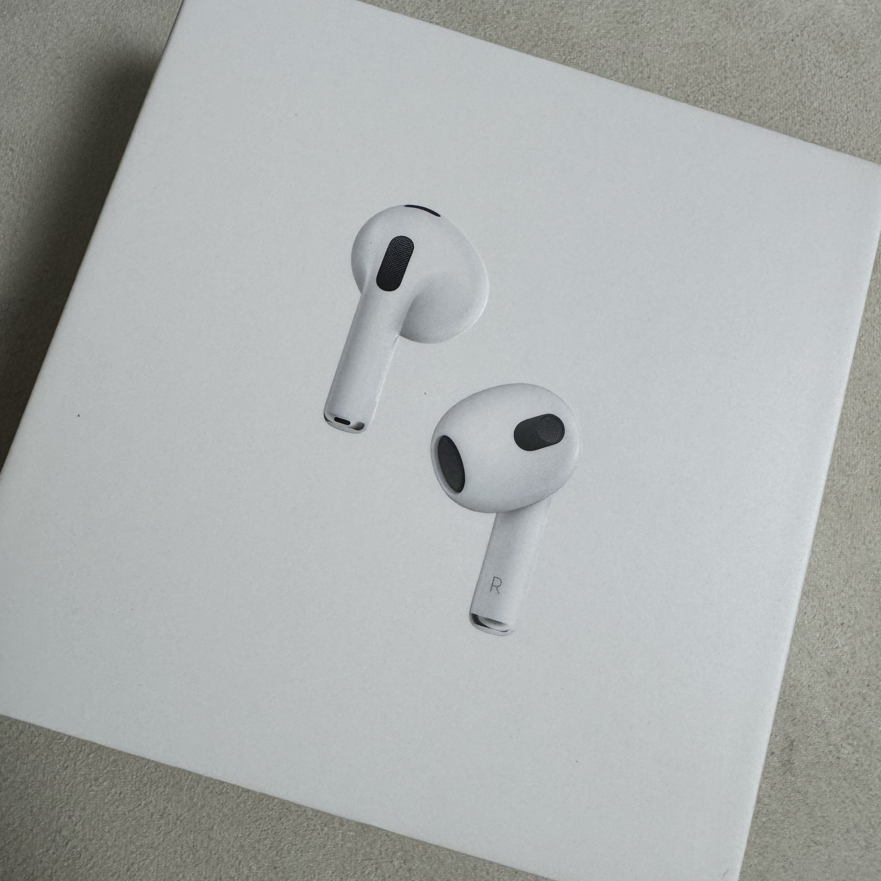 Apple Airpods 3rd Gen with MagSafe Charging Case (Korean Ver.) 착용 스타일