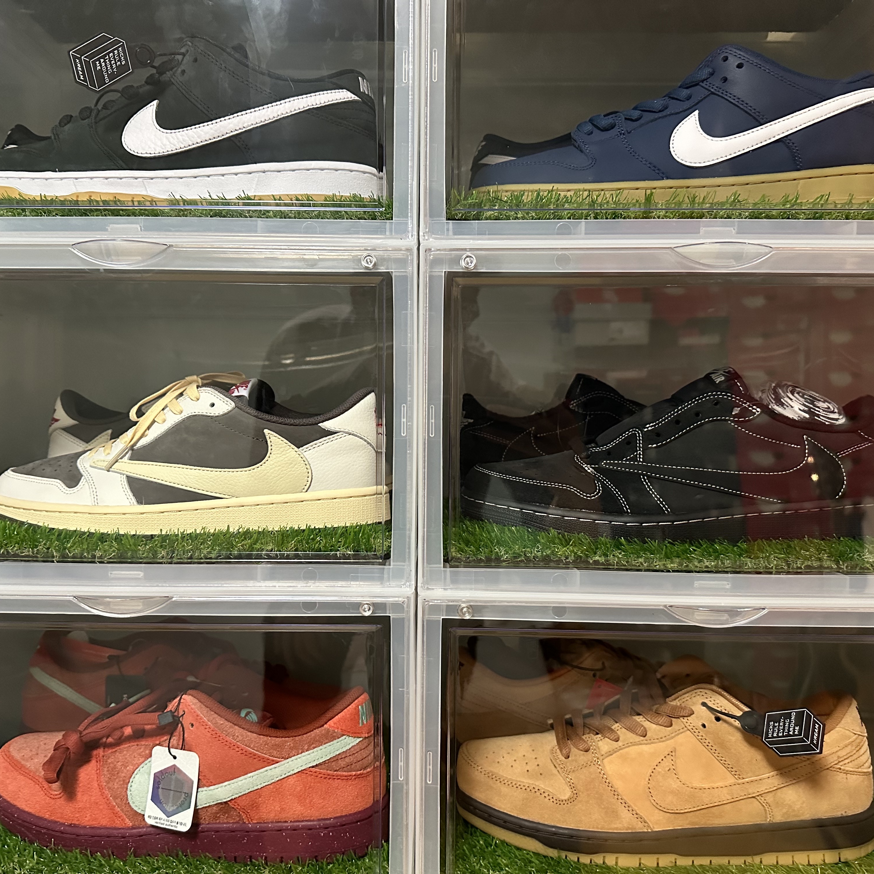 Jordan 1 x Travis Scott Retro Low OG SP Sail and Ridgerock, Jordan 1 x Travis Scott Retro Low OG SP Black Phantom 착용 스타일