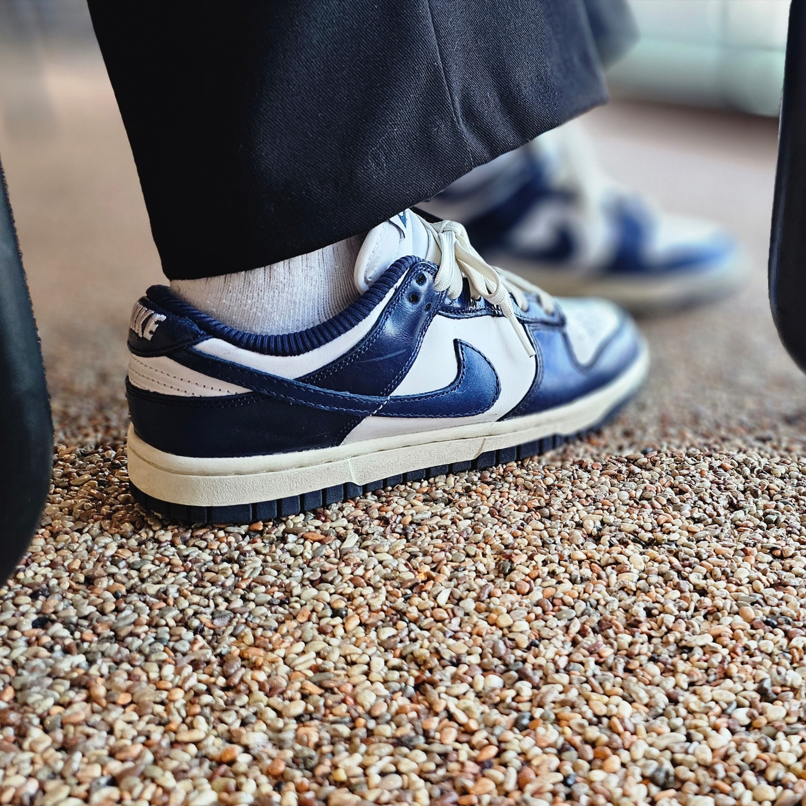 (W) Nike Dunk Low Vintage Midnight Navy 착용 스타일 - 3