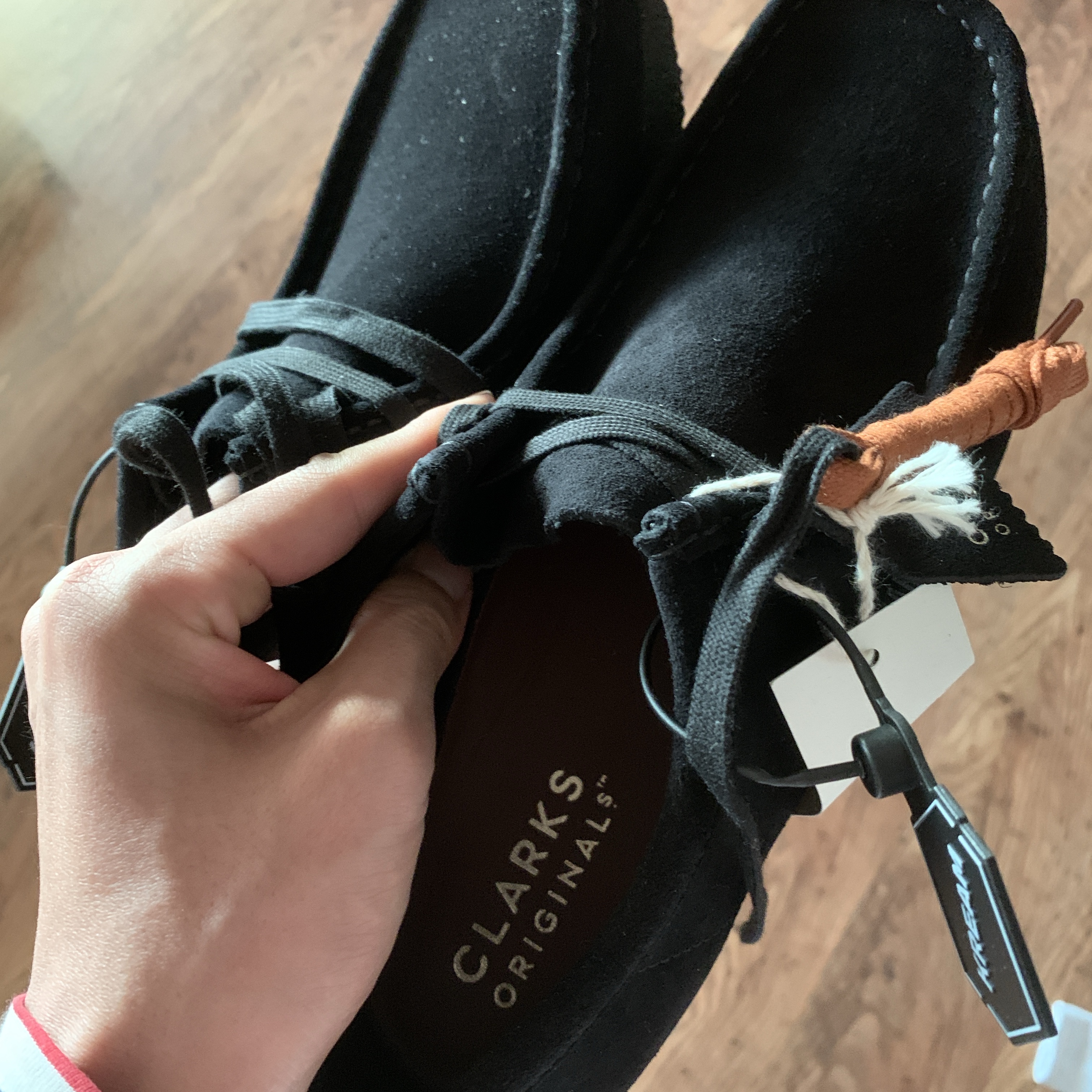 Clarks Wallabee Black Suede 착용 스타일