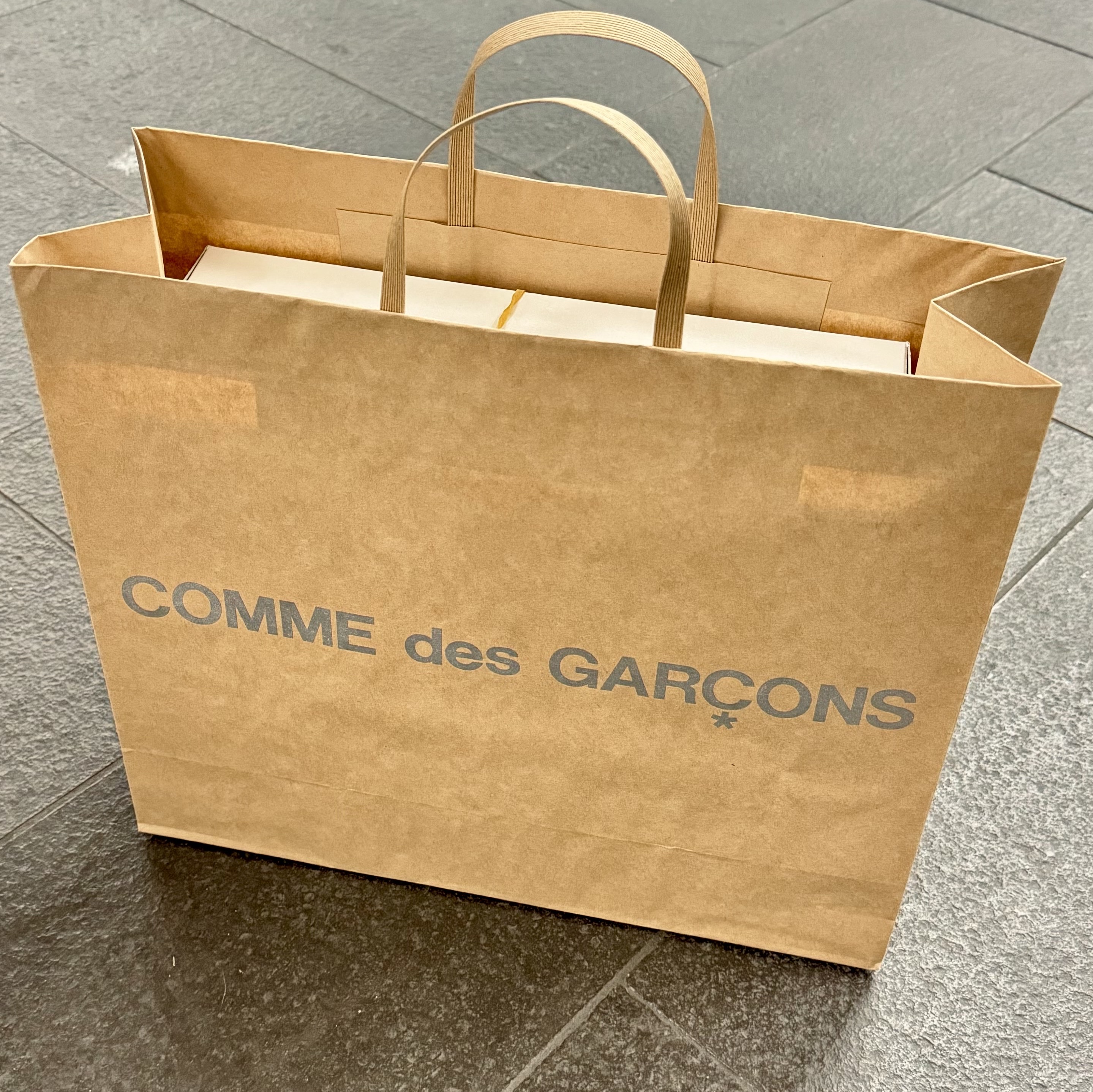 Comme des Garcons Round Anamel No.2 Aoyama Bag Black 착용 스타일