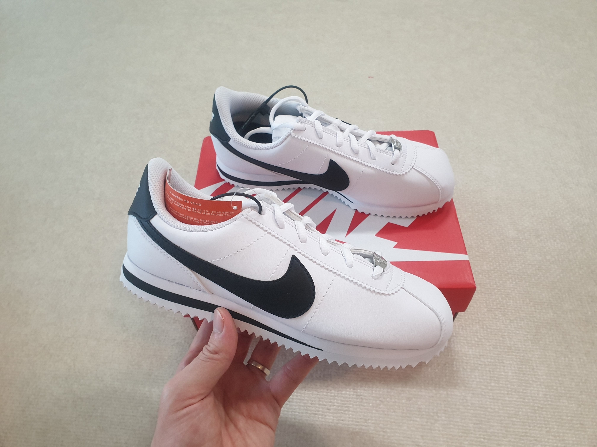 (GS) Nike Cortez Basic SL White Black 착용 스타일