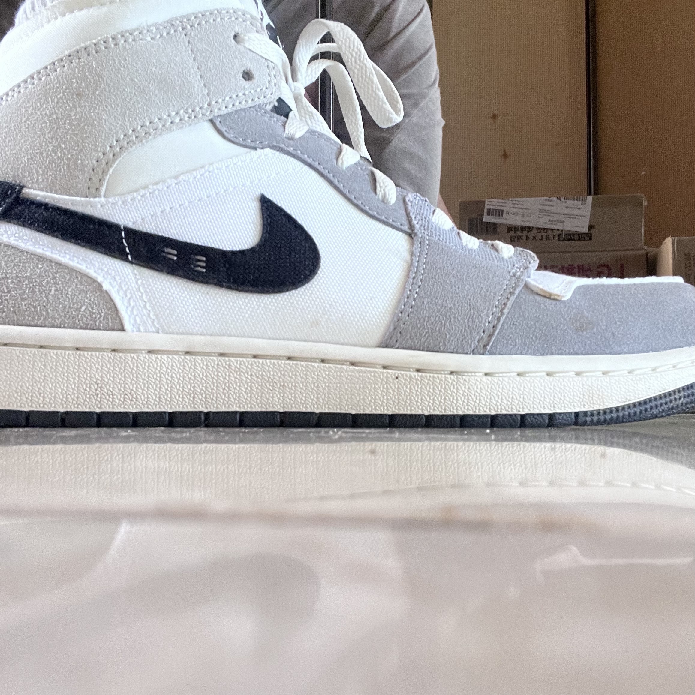 Jordan 1 Mid SE Craft Cement Grey Black 착용 스타일
