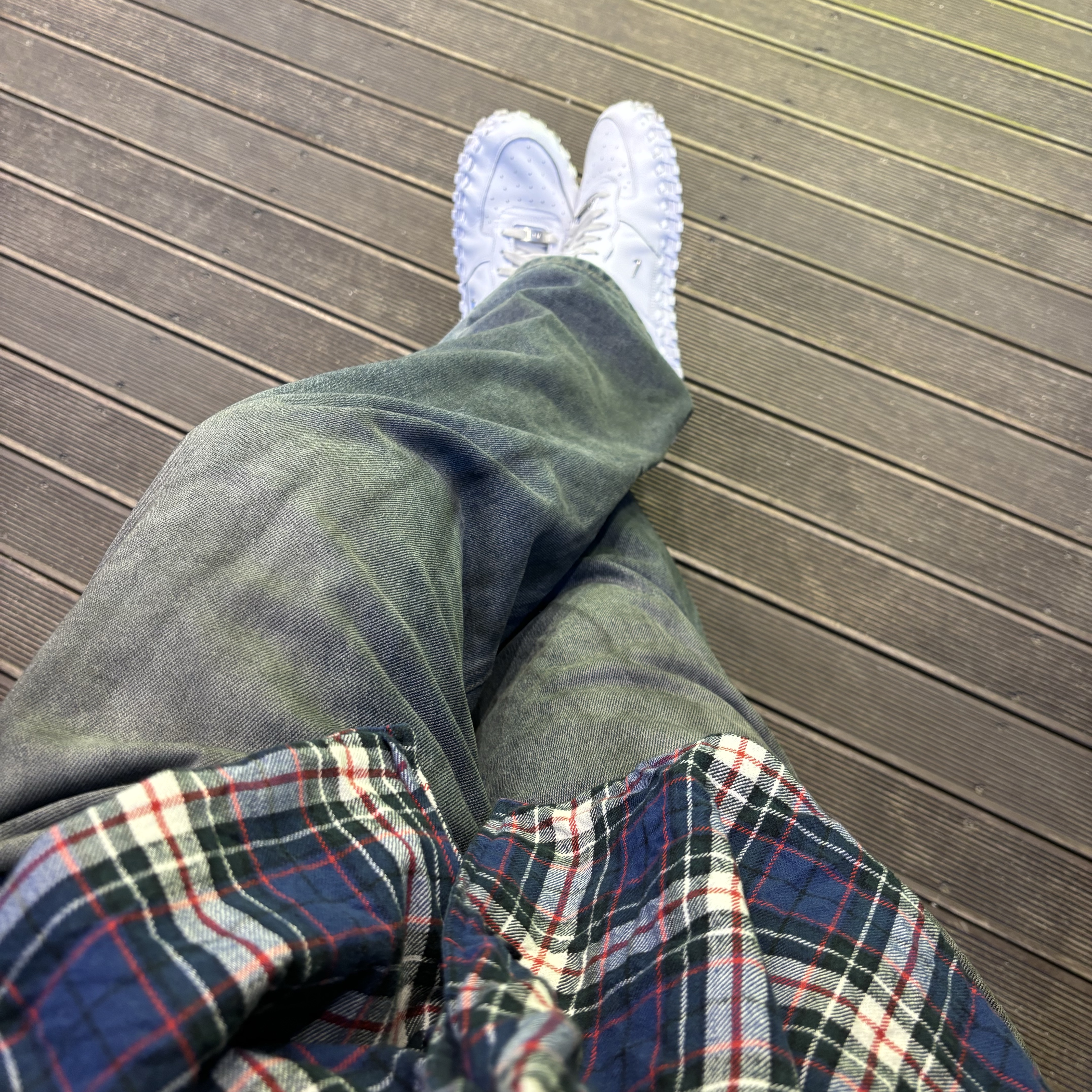 Nike x Jacquemus J Force 1 Low LX SP White, Project G/R Backward Denim Pants Blue 착용 스타일
