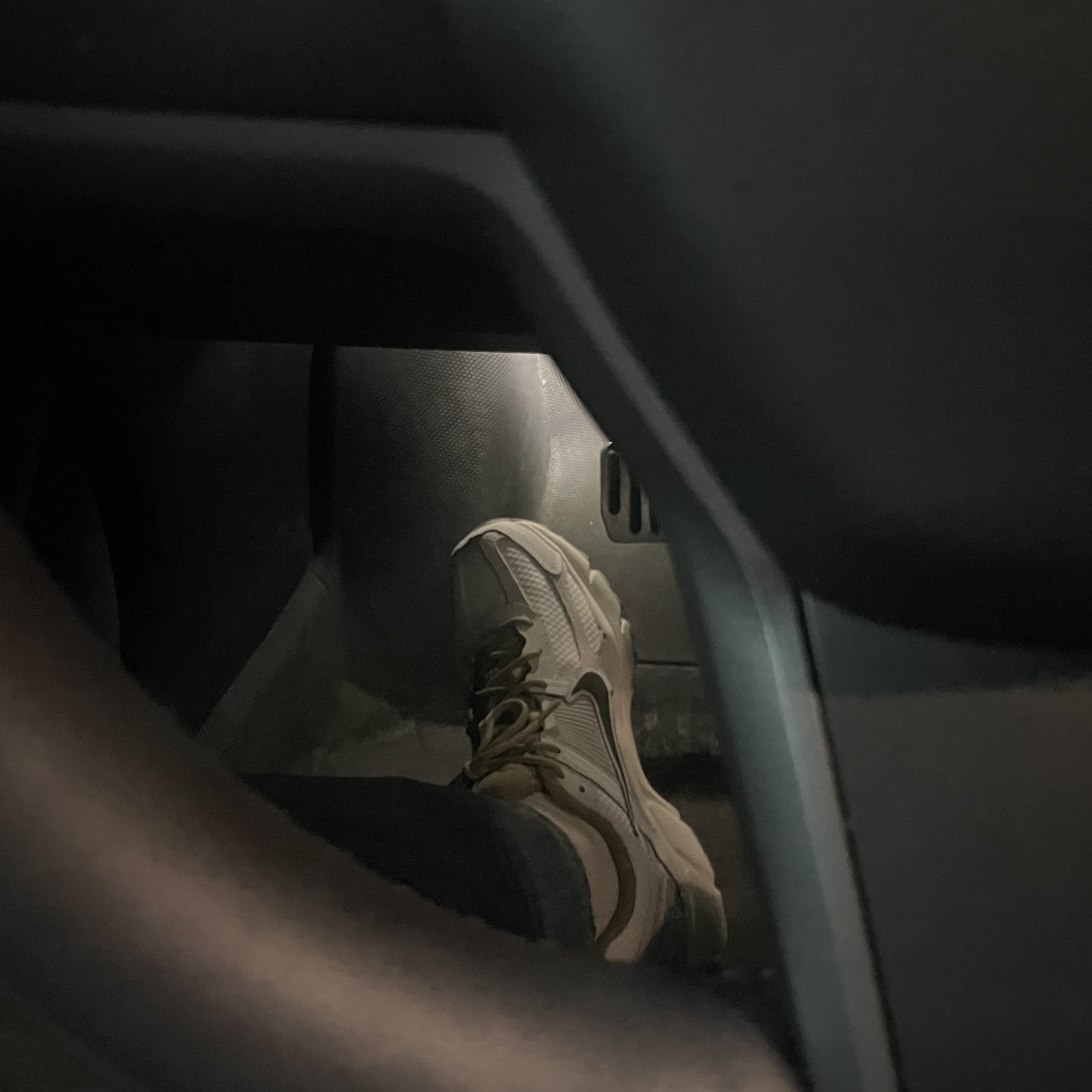 Nike Zoom Vomero 5 Light Bone and Phantom, Supreme Denim Camp Cap Dirty Indigo - 23SS 착용 스타일 - 3