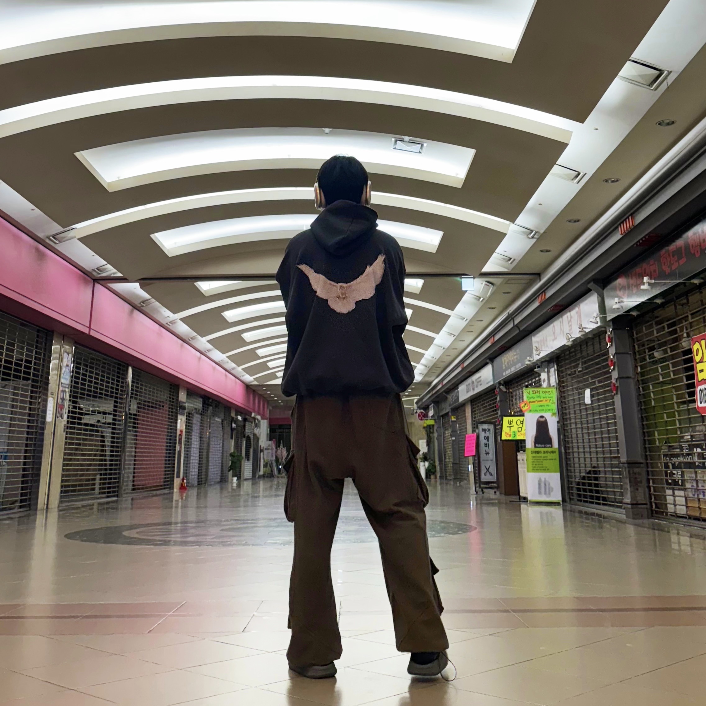 Yeezy Gap Engineered By Balenciaga Dove Hoodie Black, Adidas Yeezy Slide Granite 착용 스타일 - 2