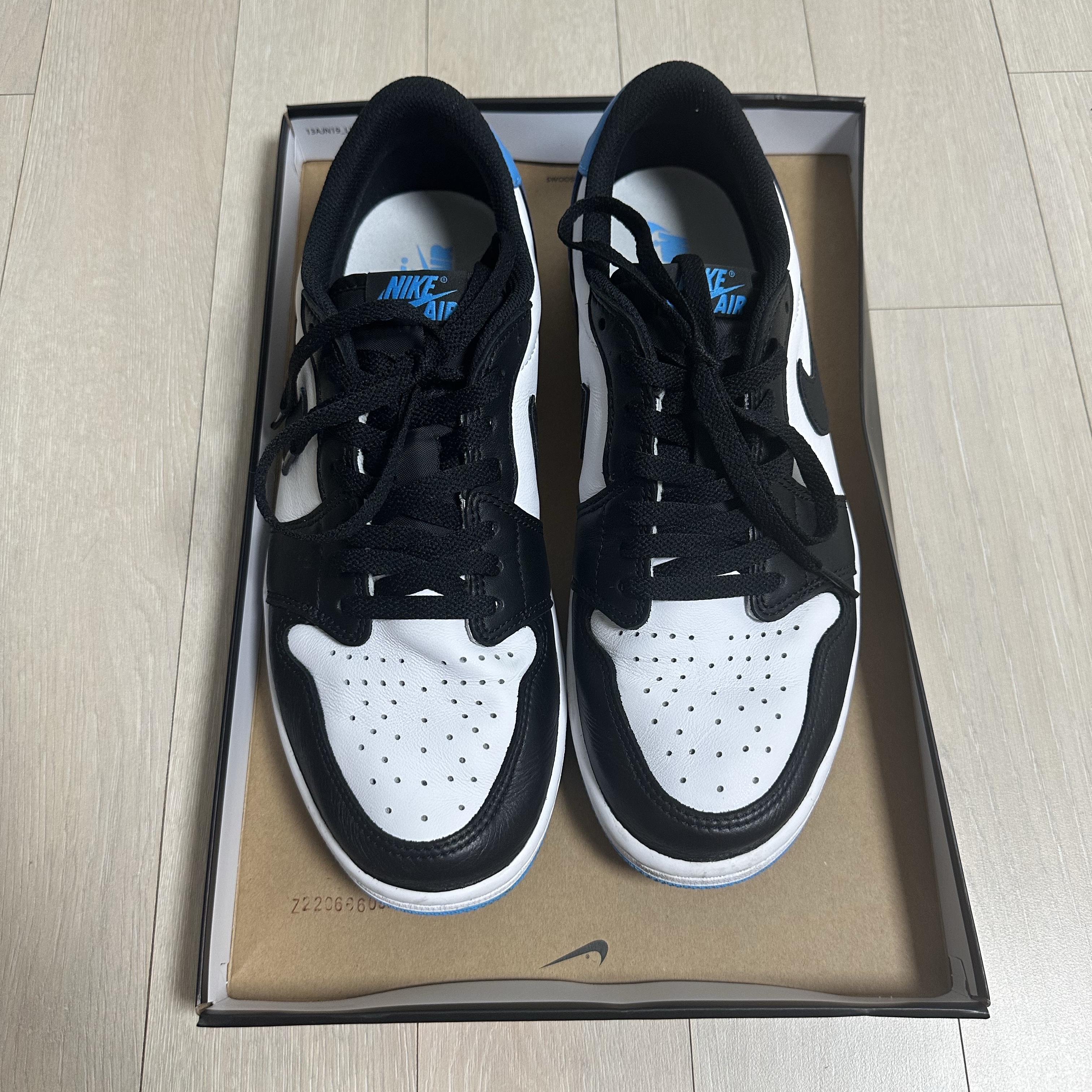 Jordan 1 Retro Low OG Black and Dark Powder Blue 착용 스타일