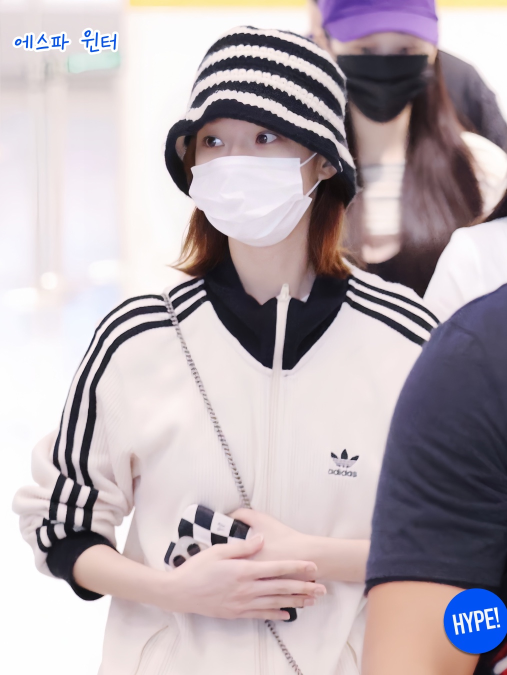 Adidas Adicolor Classic Waffle Beckenbauer Track Jacket Wonder White - KR Sizing, Adidas Adicolor Classic Waffle Beckenbauer Track Jacket Wonder White - US Sizing 착용 스타일 - 9