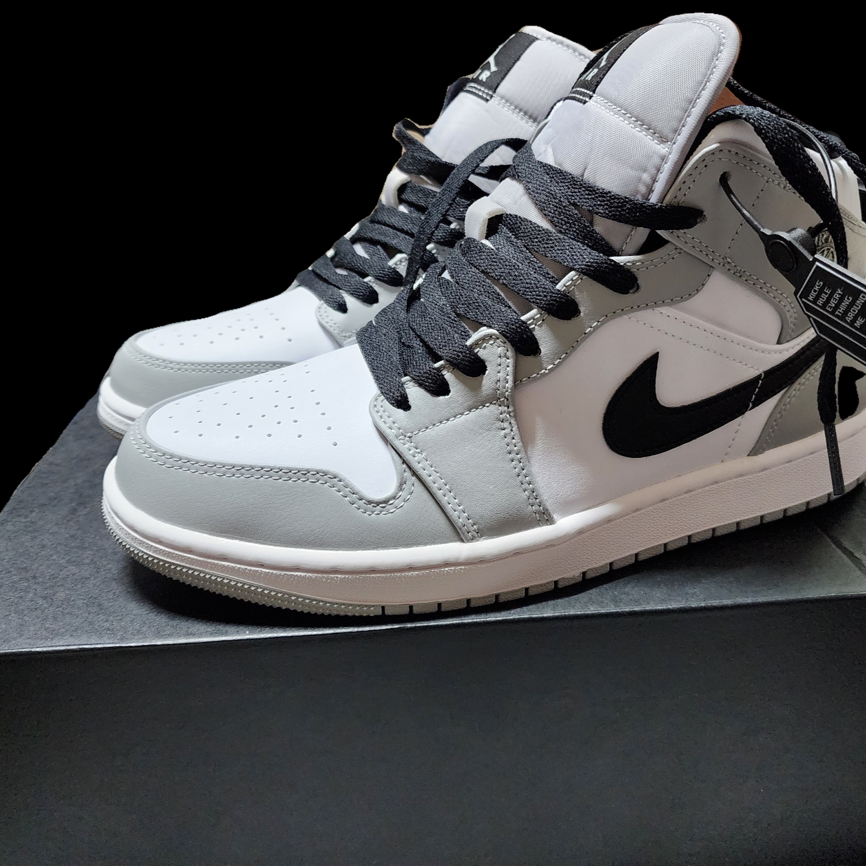 Jordan 1 Mid Light Smoke Grey 착용 스타일