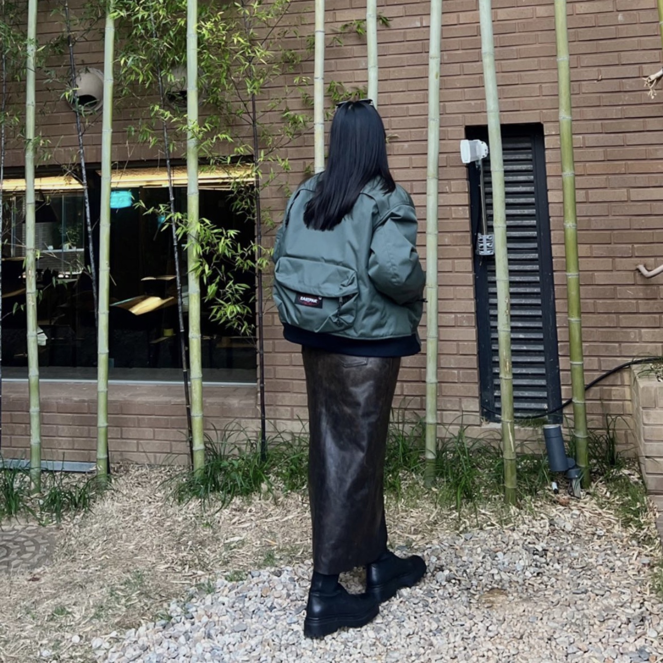 Undercover x Eastpak UC1B4801 Sweatshirt Black 착용 스타일