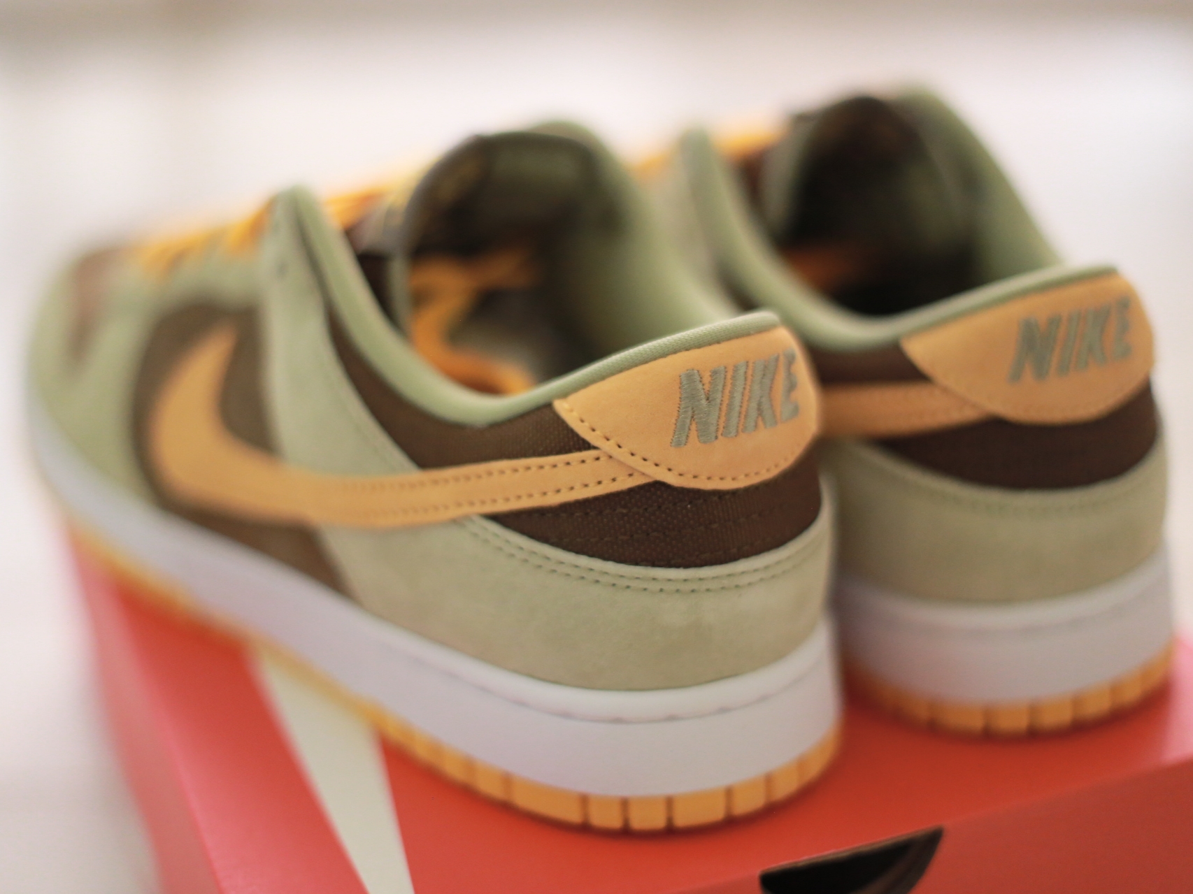 Nike Dunk Low SE Dusty Olive 착용 스타일 - 3