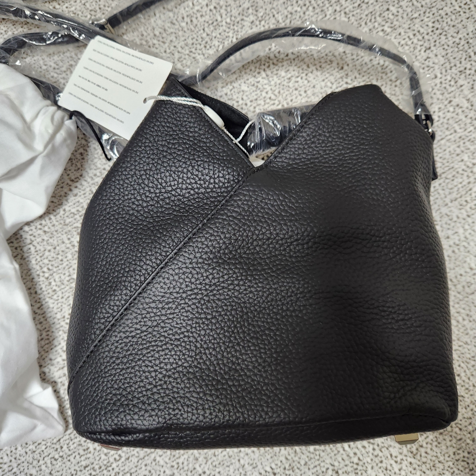 MM6 Maison Margiela Japanese Grained Leather Bag Black 착용 스타일 - 2