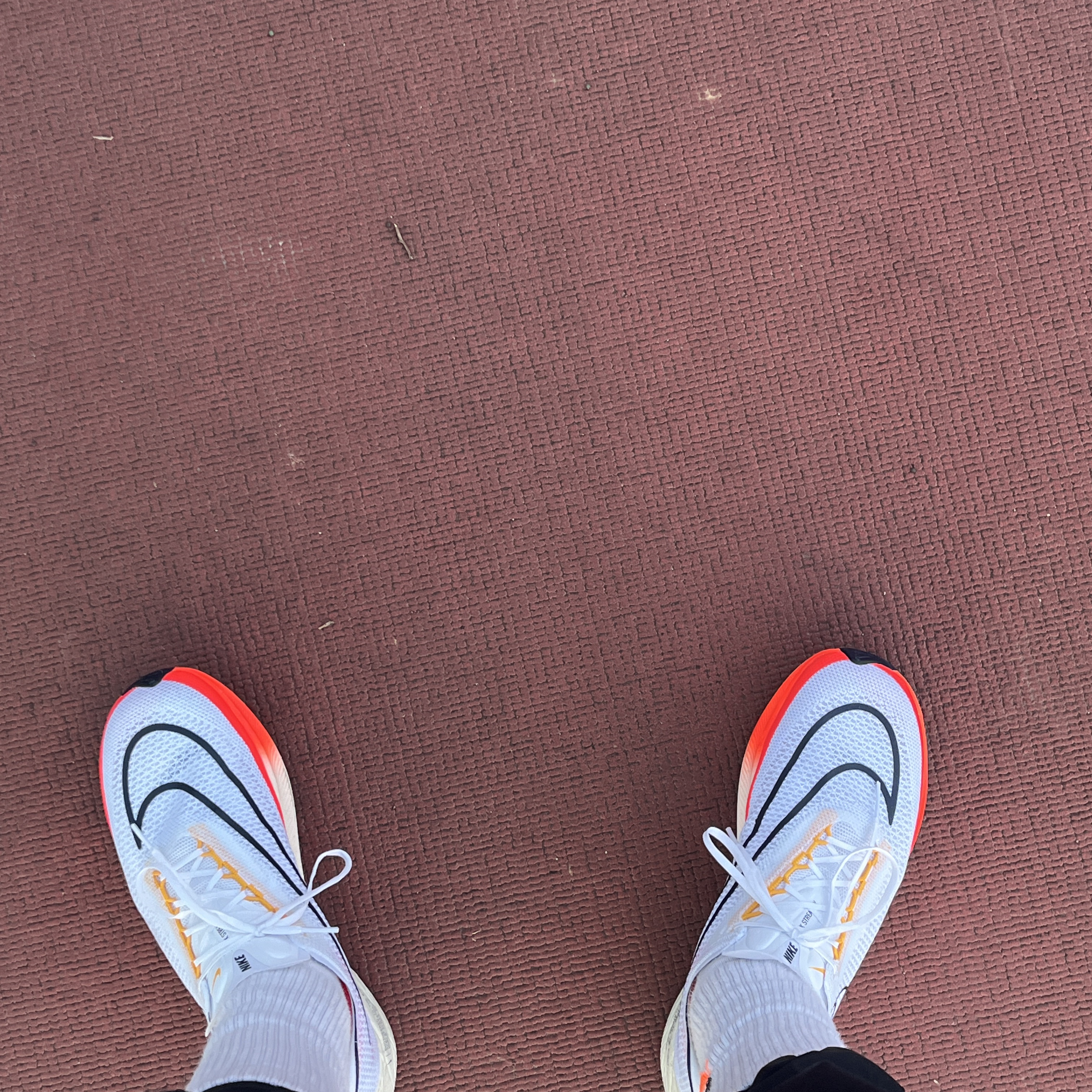 Nike ZoomX Streakfly White Bright Crimson 착용 스타일