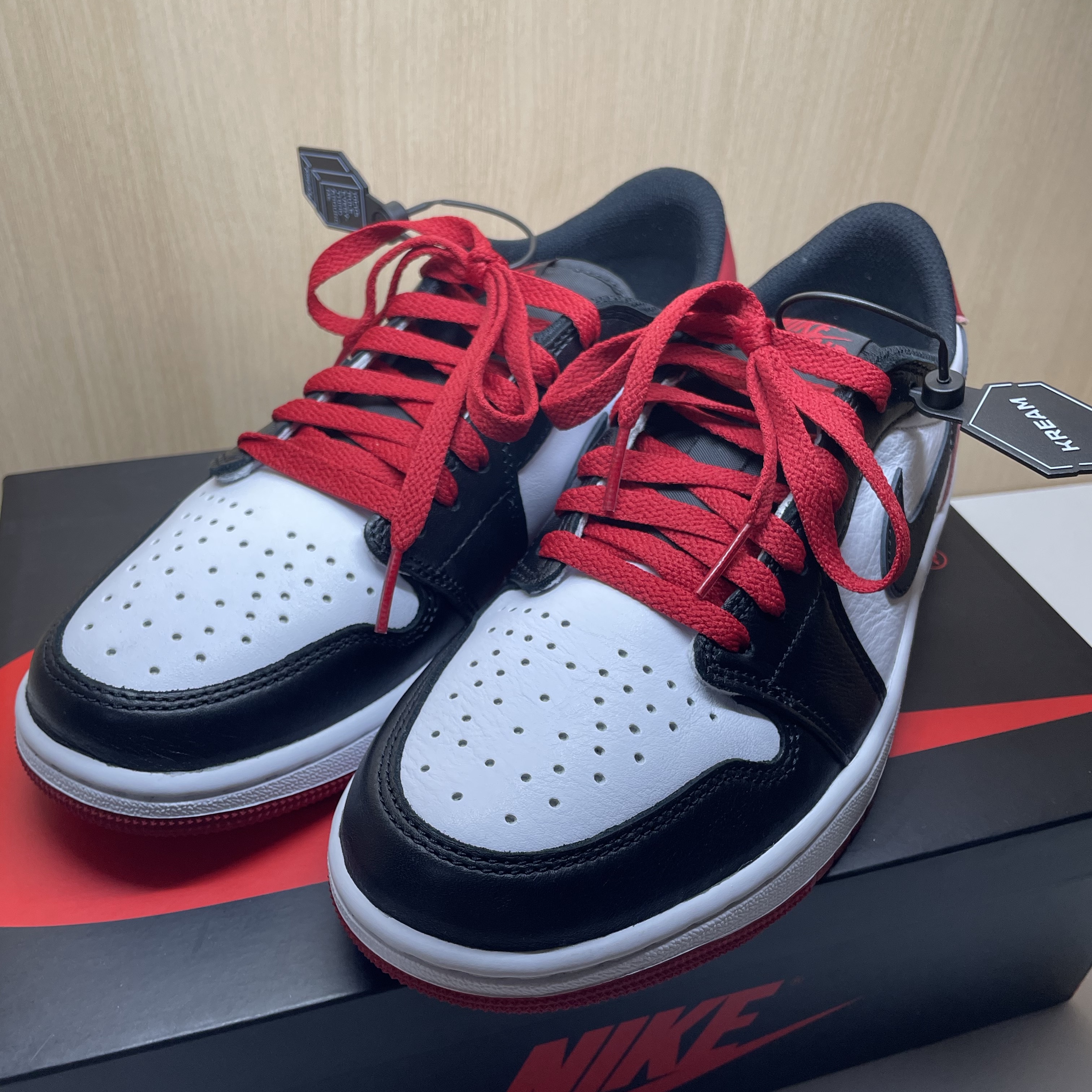 Jordan 1 Retro Low OG Black Toe 착용 스타일 - 1