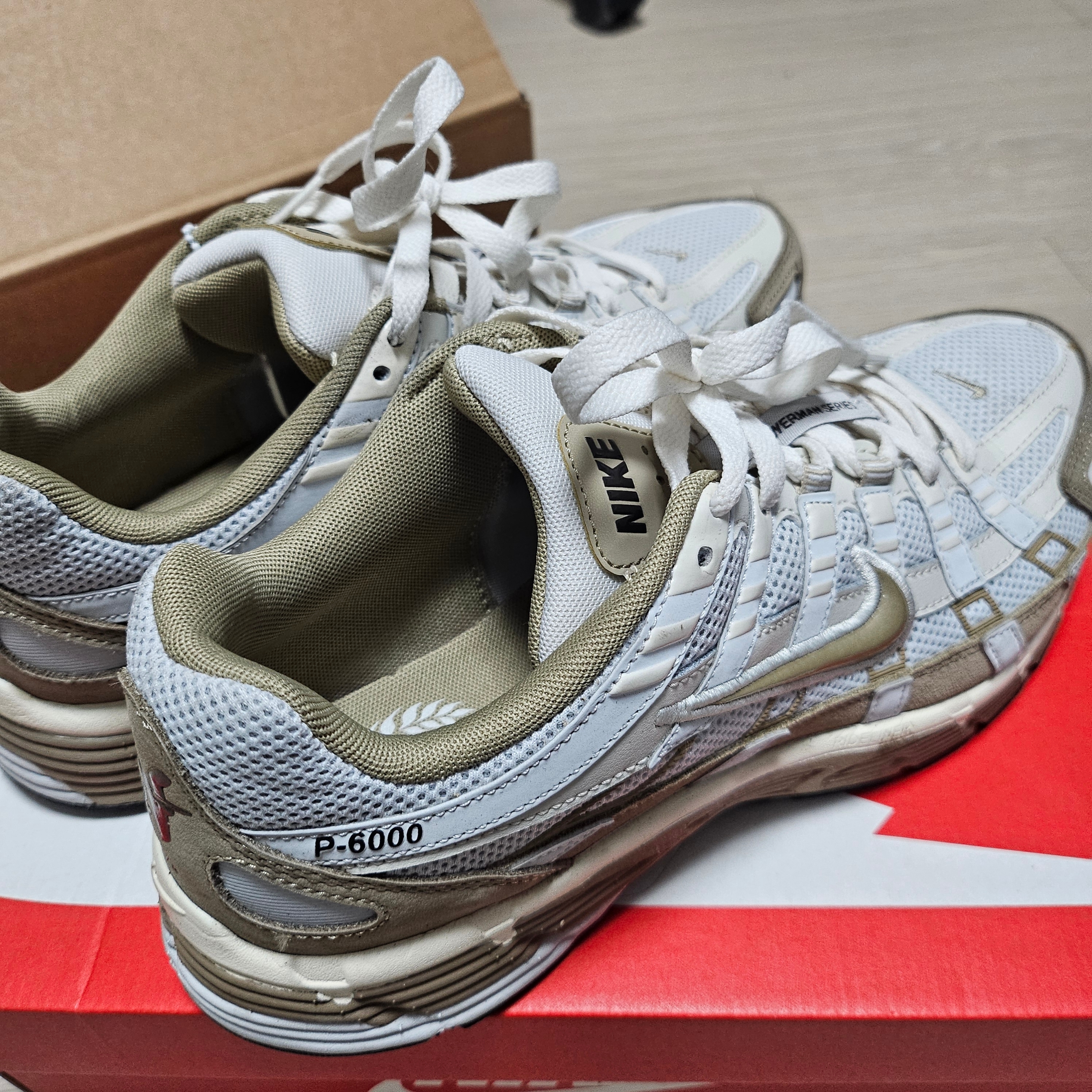 Nike P-6000 PRM Hangul Day Photon Dust Khaki 착용 스타일 - 1