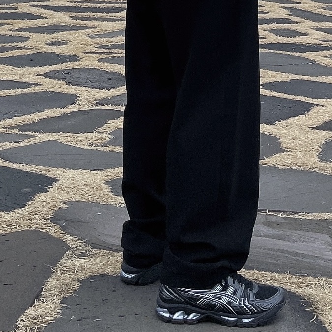 Asics Gel-Kayano 14 Black Pure Silver 착용 스타일