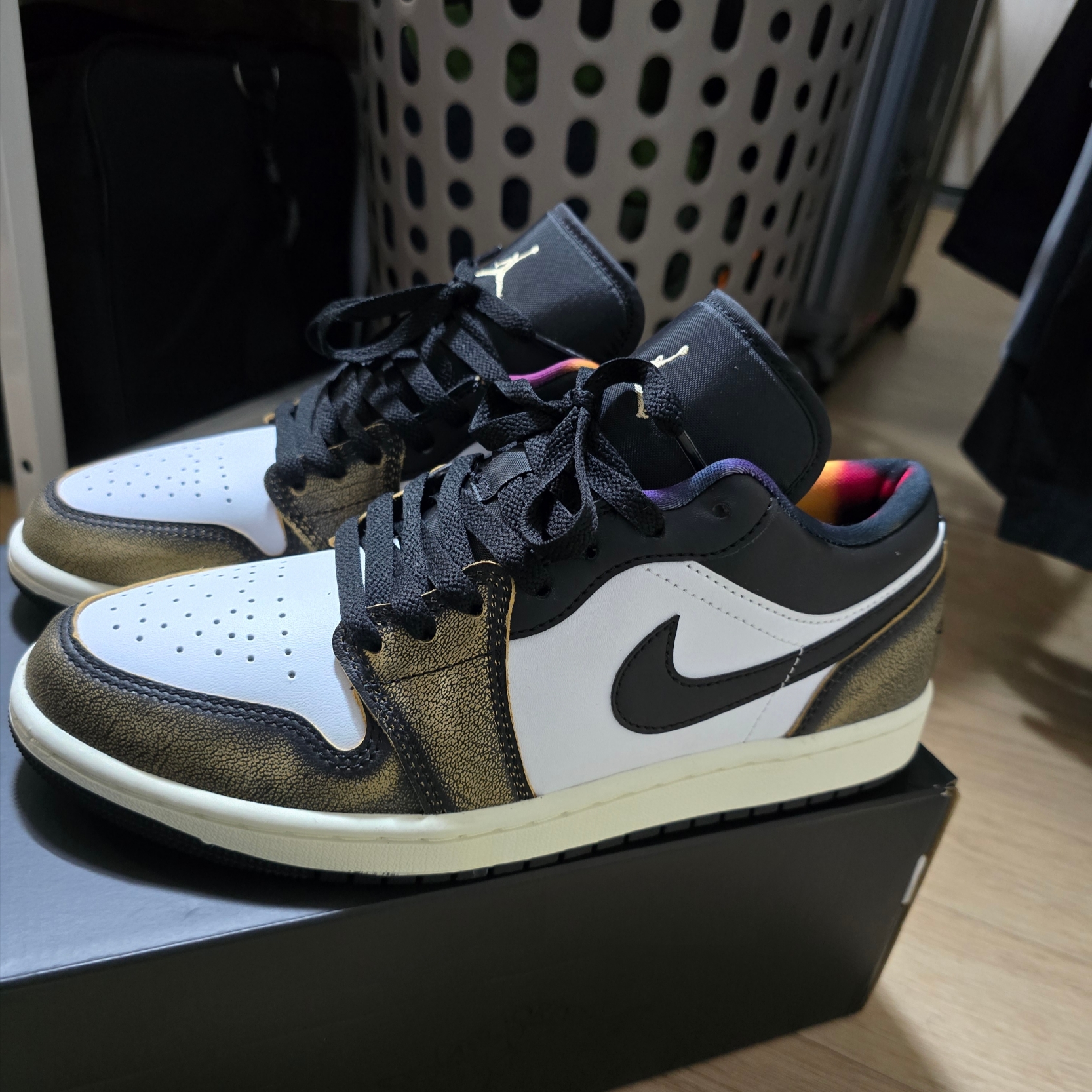 Jordan 1 Low SE Black White Onyx 착용 스타일