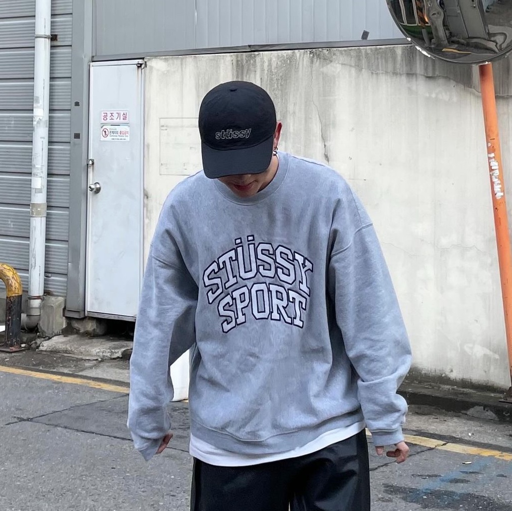 스투시 릴렉스드 오버사이즈 크루넥 그레이 헤더, 파프롬왓 파 레이어드 워크 팬츠 코티드 블랙 착용 스타일 - 2