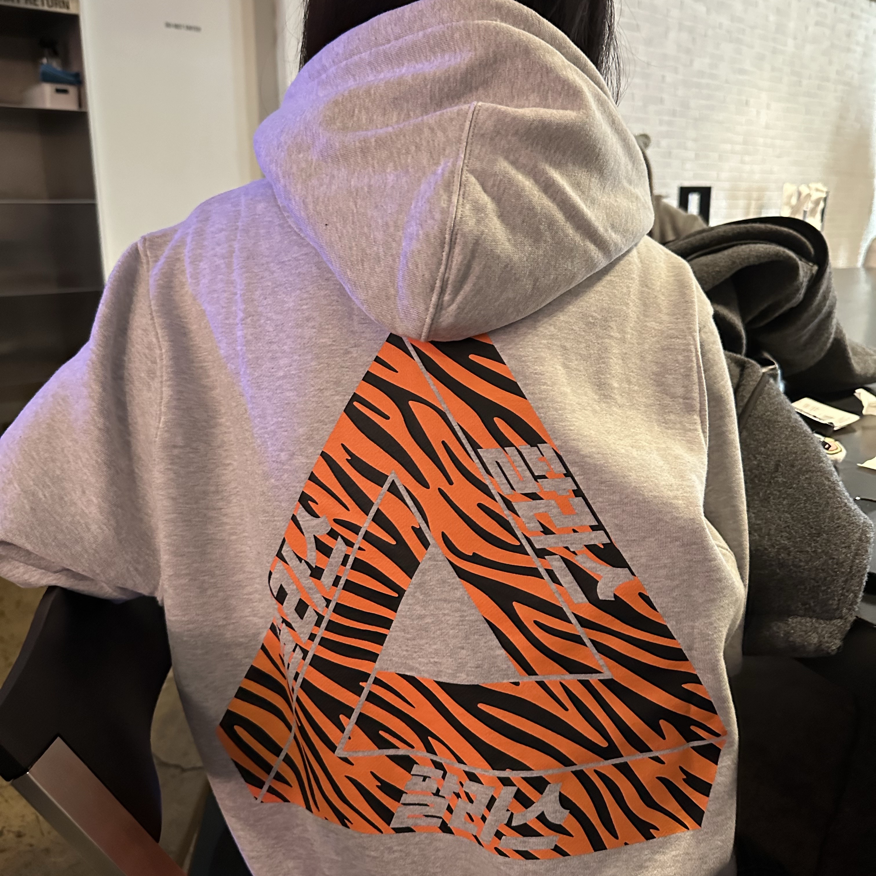 Palace Korea Hoodie Grey - 24SS 착용 스타일