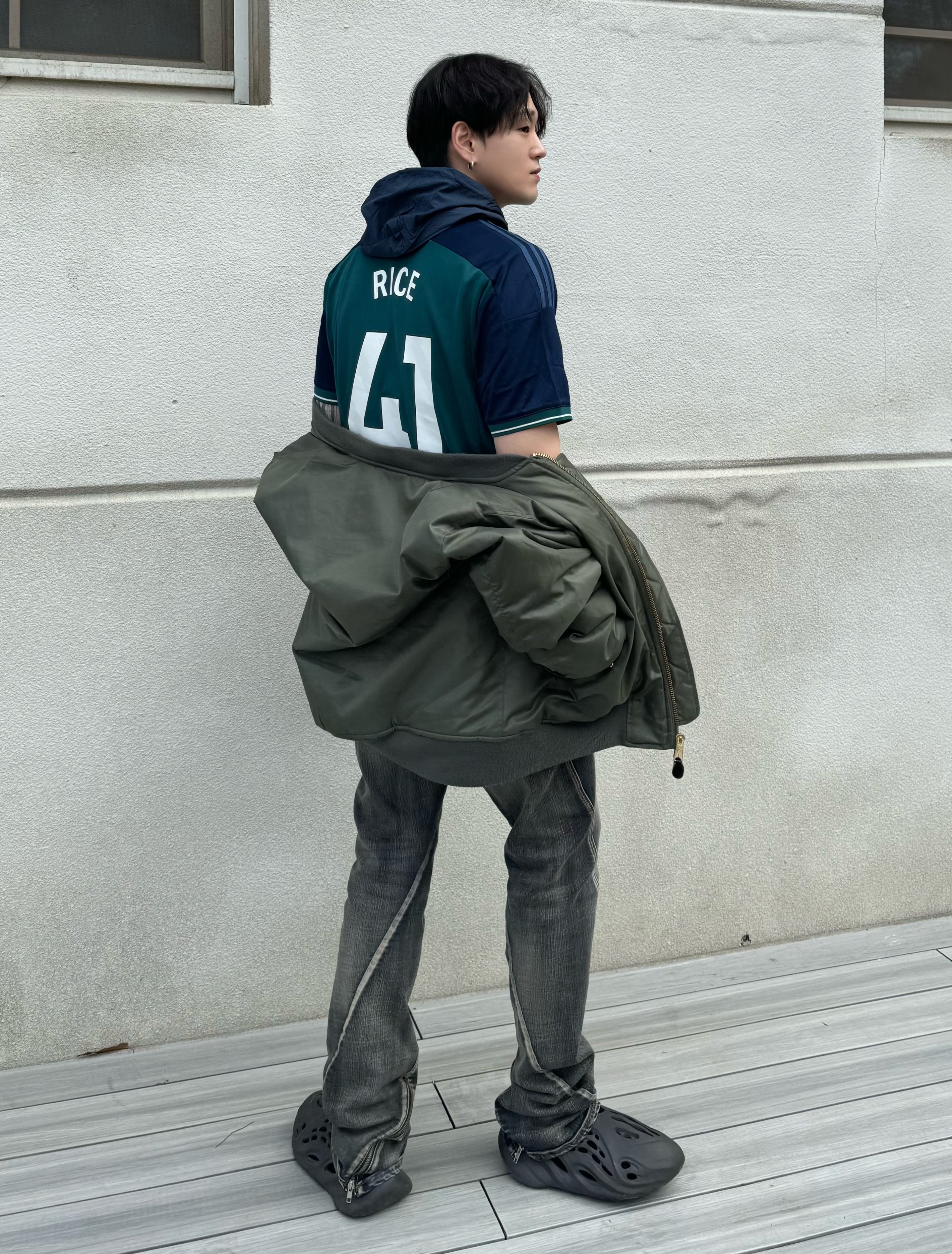 Adidas Arsenal 2023/24 3rd Jersey Rich Green Collegiate Navy - KR Sizing (Non Marking Ver.), Adidas Yeezy Foam RNNR Onyx 착용 스타일 - 4