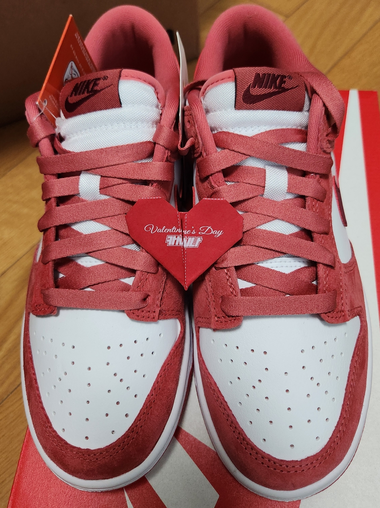 (W) Nike Dunk Low Valentine Day White Adobe 착용 스타일