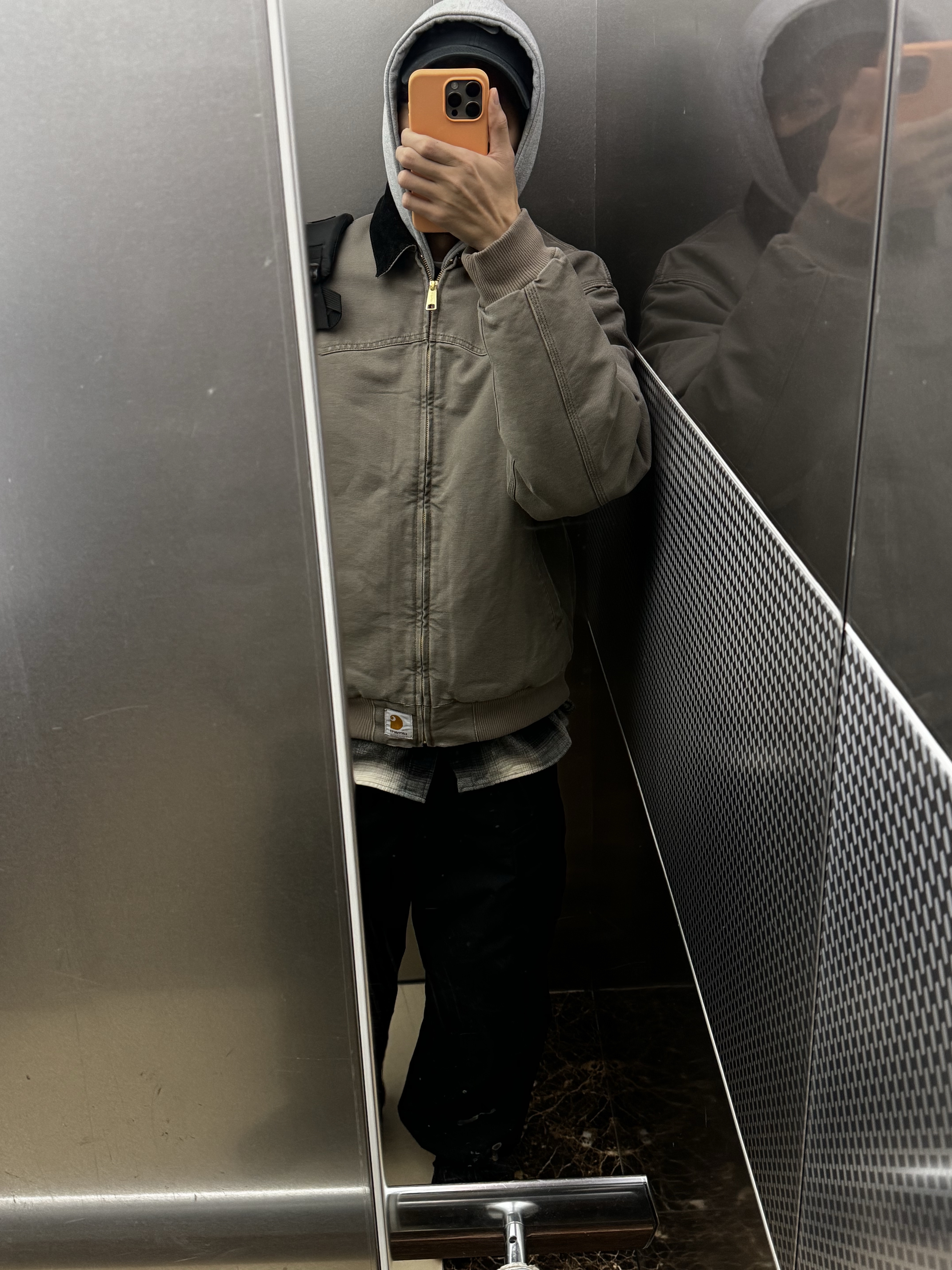 Carhartt WIP OG Santa Fe Jacket Barista Aged Canvas - Winter, Nike Zoom Vomero 5 SP Black 착용 스타일 - 2