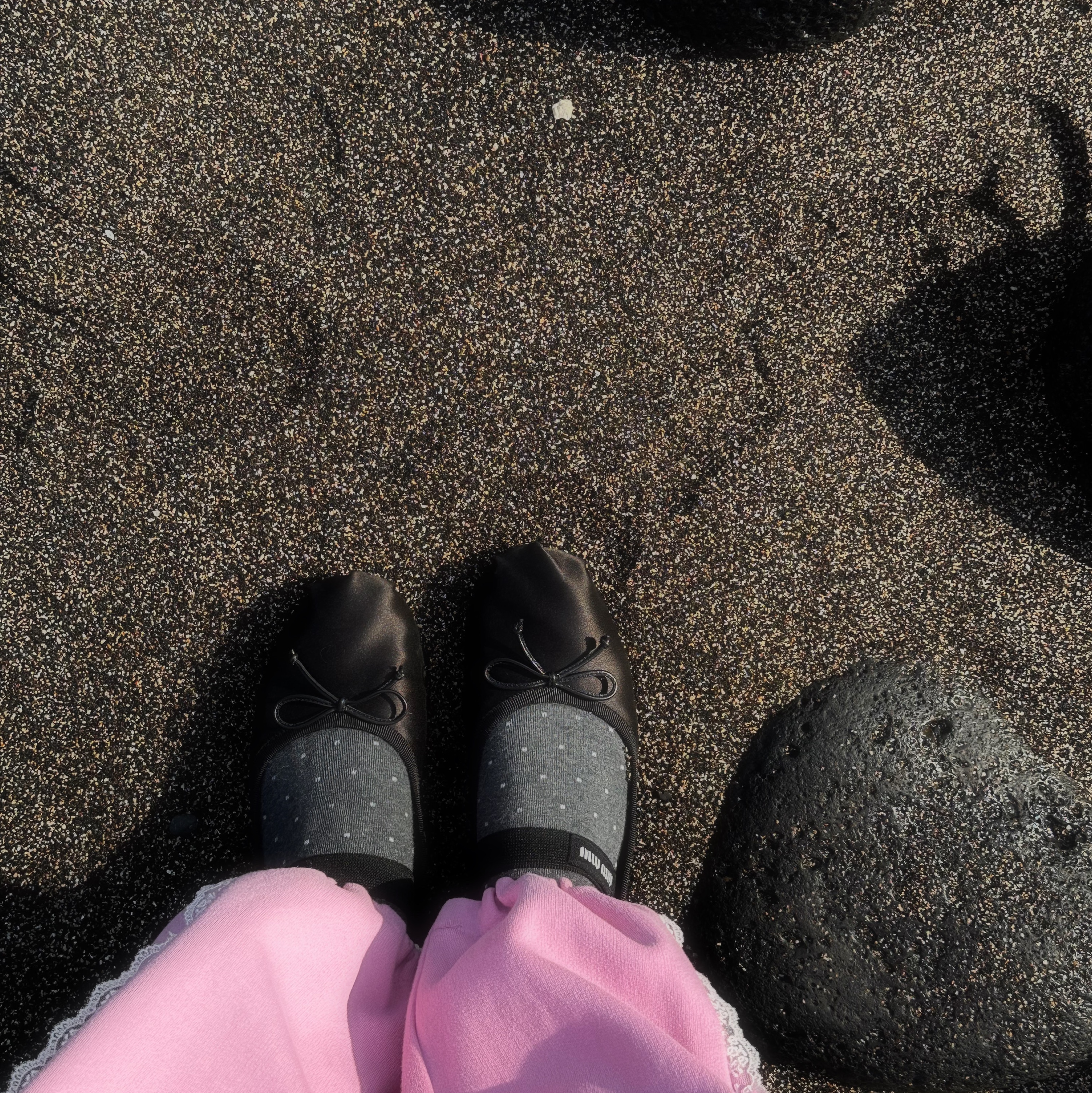 (W) Miu Miu Satin Ballerinas Black 착용 스타일