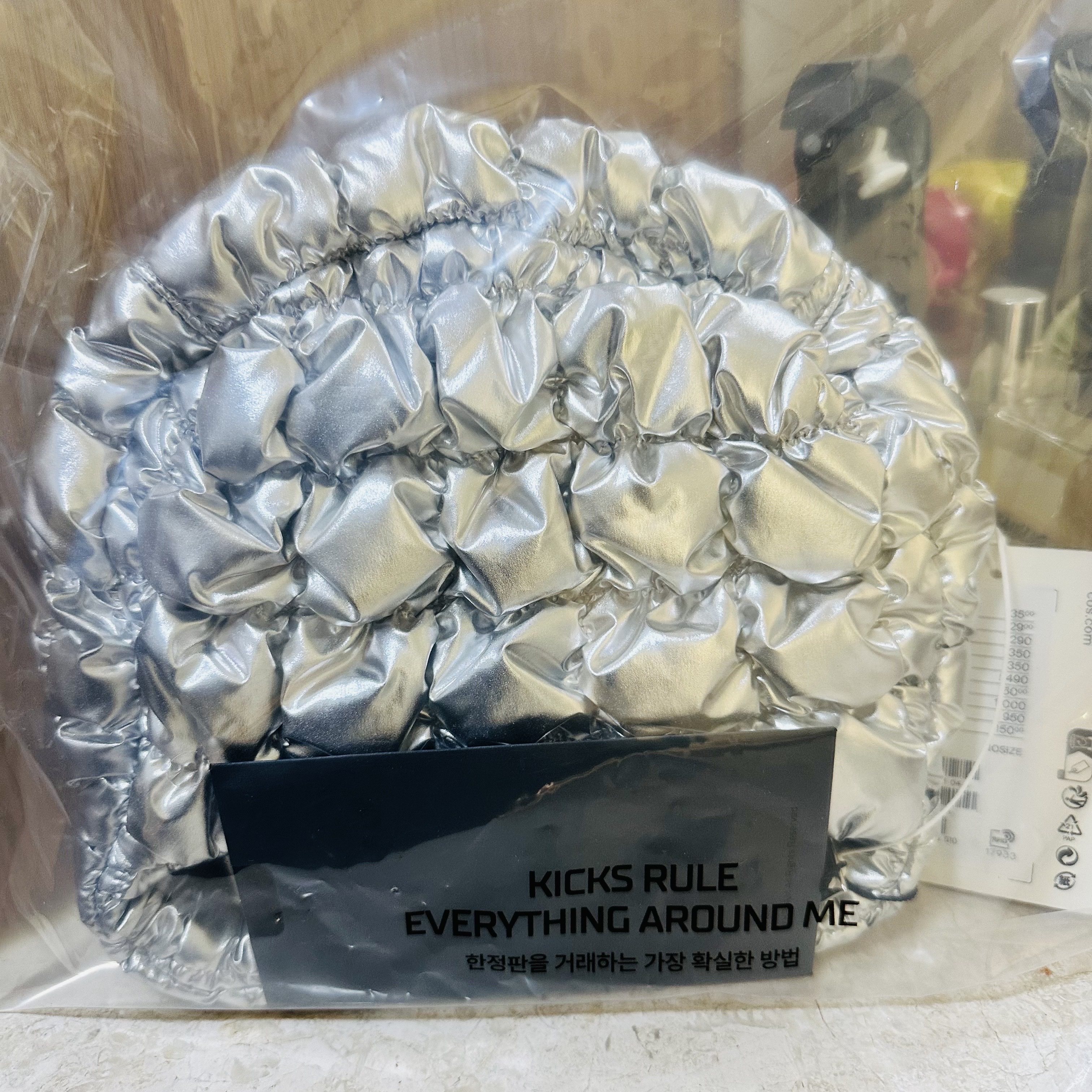 COS Quilted Micro Bag Silver 착용 스타일