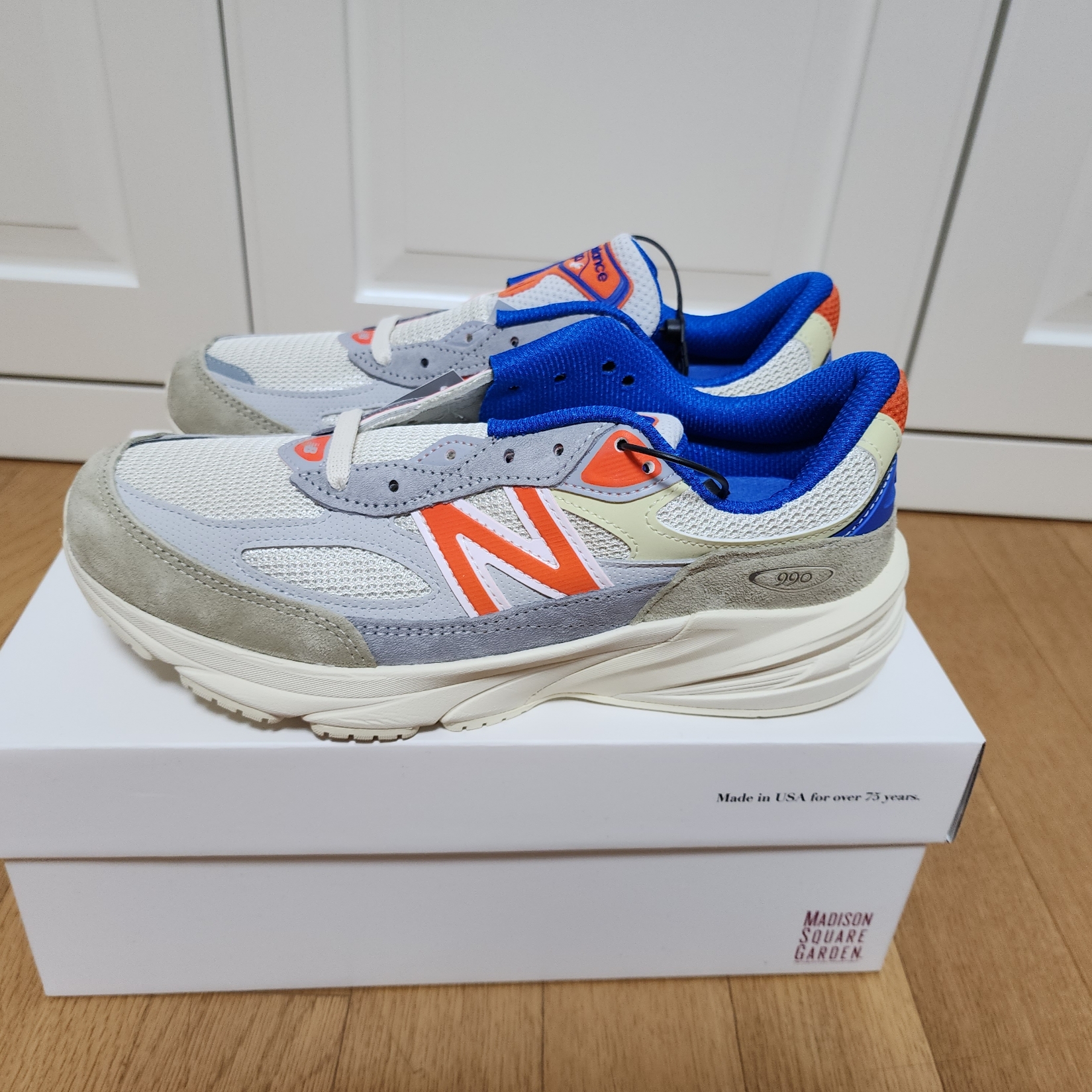 New Balance x Kith x Madison Square Garden 990v6 Made in USA Angora Royal Blue, New Balance x Carhartt WIP 990v6 Made in USA Hamilton Brown Military Green 착용 스타일 - 2