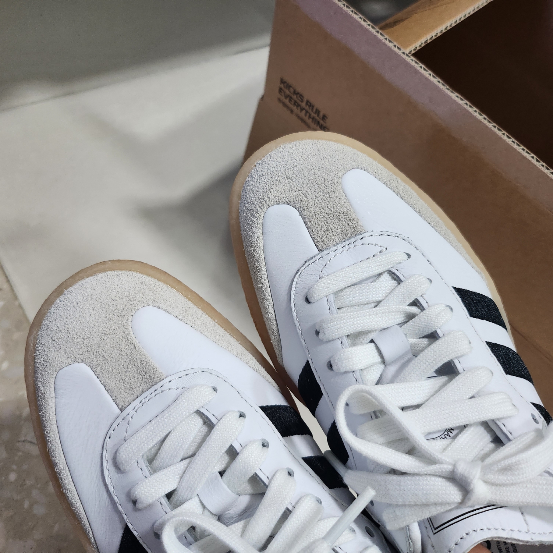 (W) Adidas Sambae White Black 착용 스타일 - 1