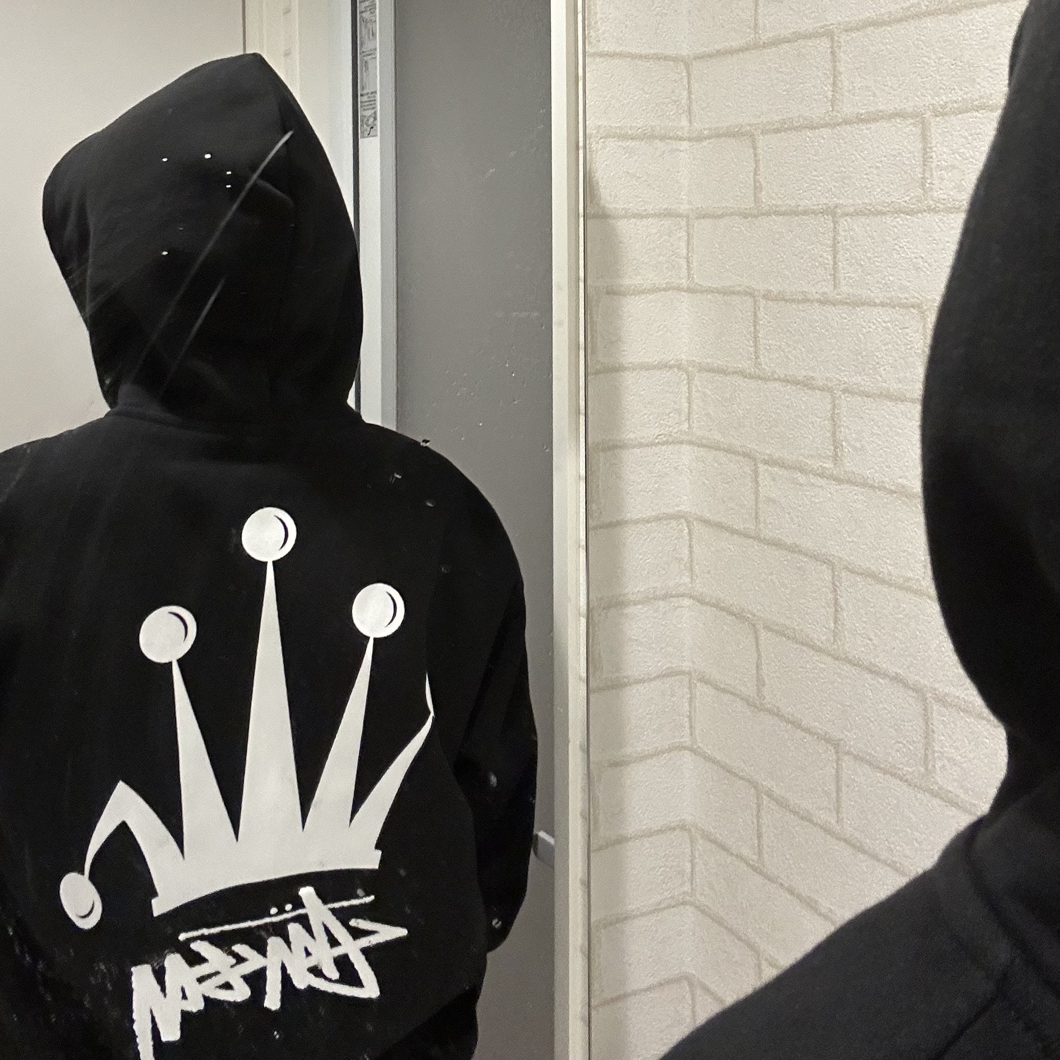 Stussy Regal Crown Zip Hoodie Black 착용 스타일