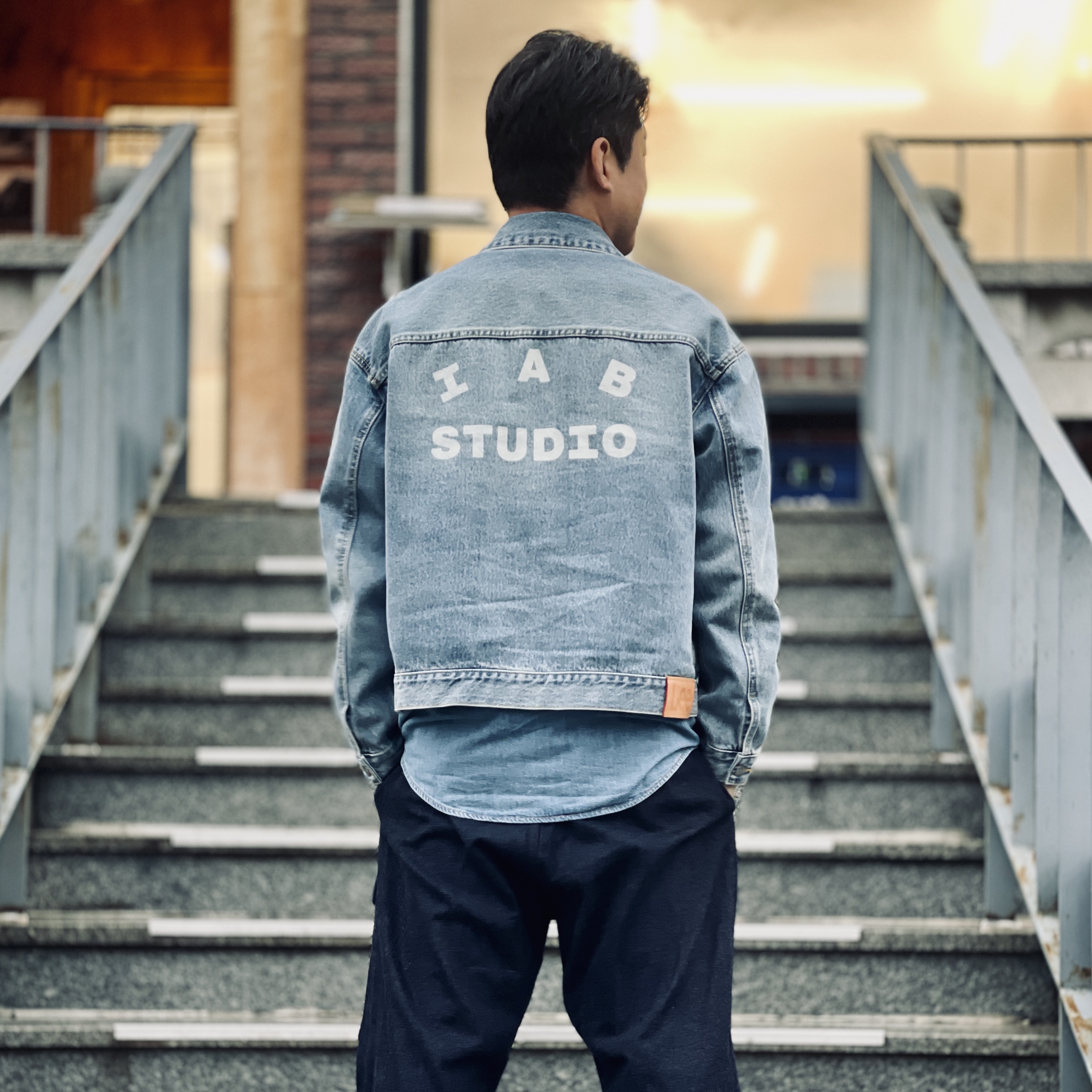 IAB Studio x Lee Denim Jacket Indigo Indigo Medium, Levi's x JJJJound Denim Shirt Blue 착용 스타일 - 1