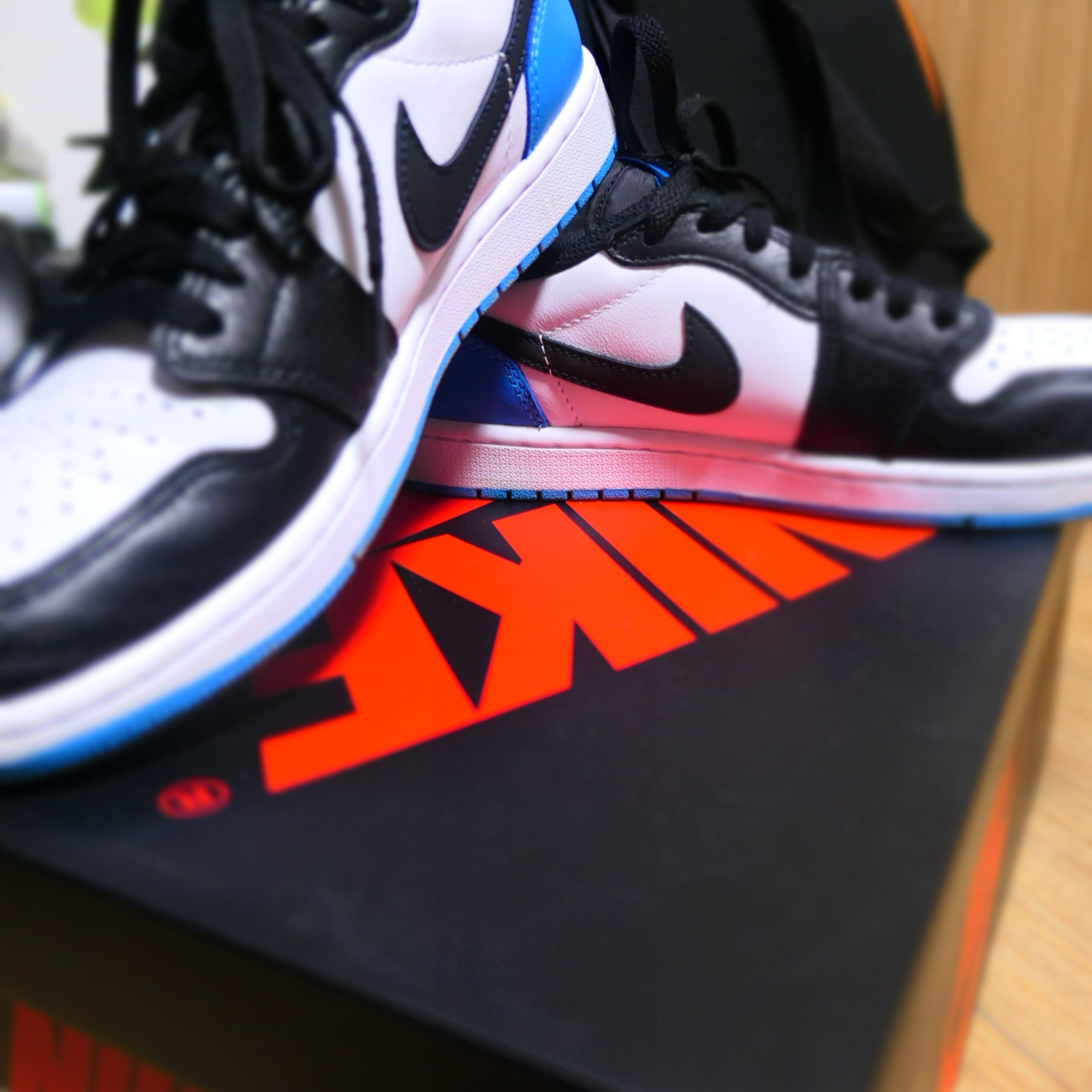 Jordan 1 Retro Low OG Black and Dark Powder Blue 착용 스타일 - 3