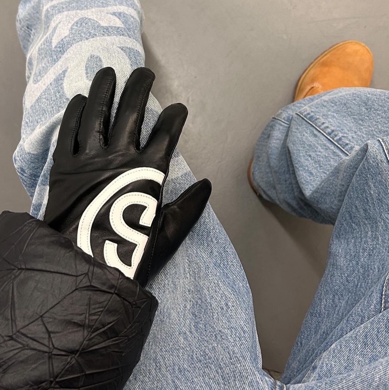 Stussy SS Link Leather Gloves Black 착용 스타일 - 1