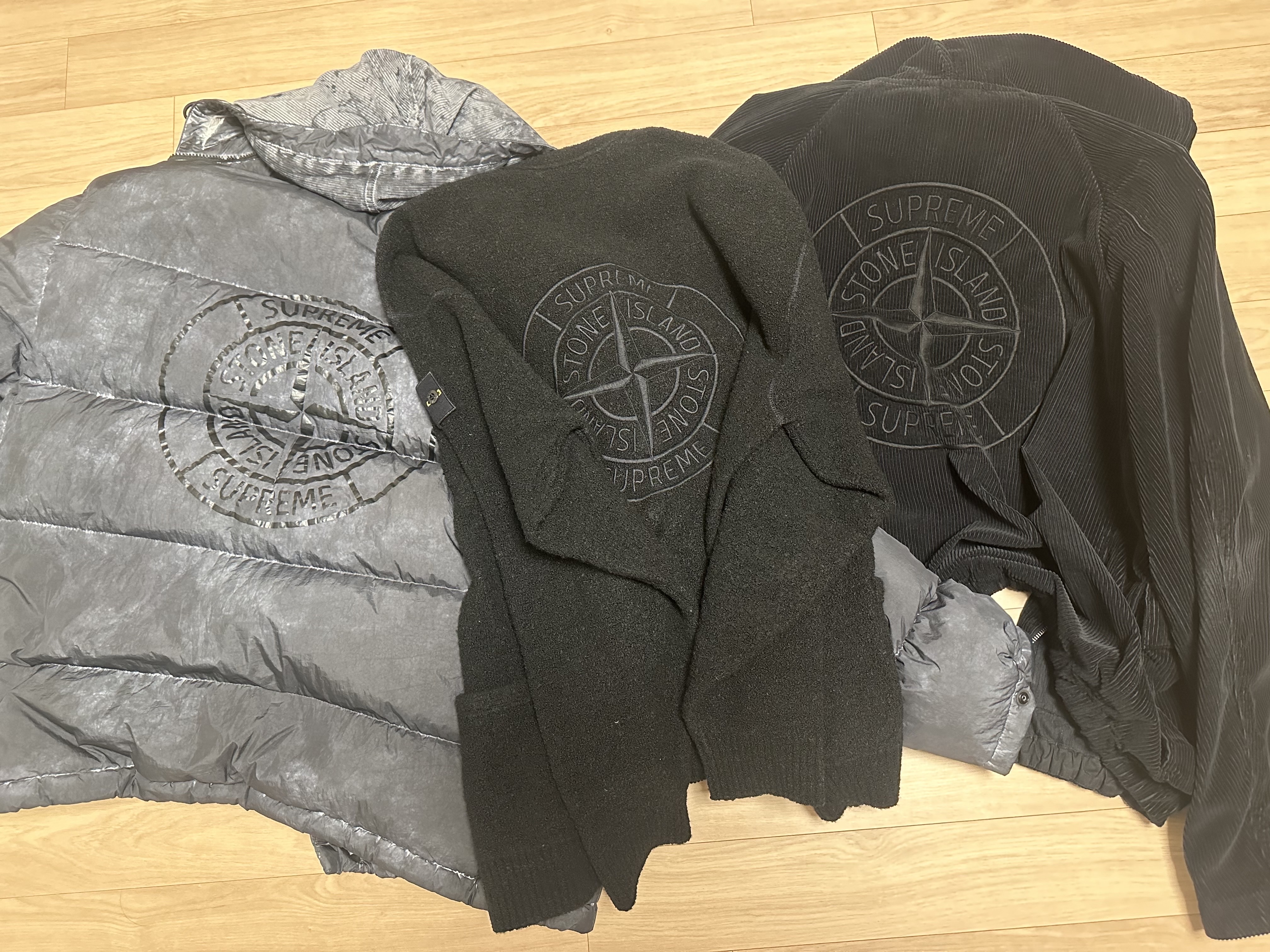 Supreme x Stone Island Corduroy Jacket Black - 20FW, Supreme x Stone Island Painted Camo Crinkle Down Jacket Black - 20FW 착용 스타일