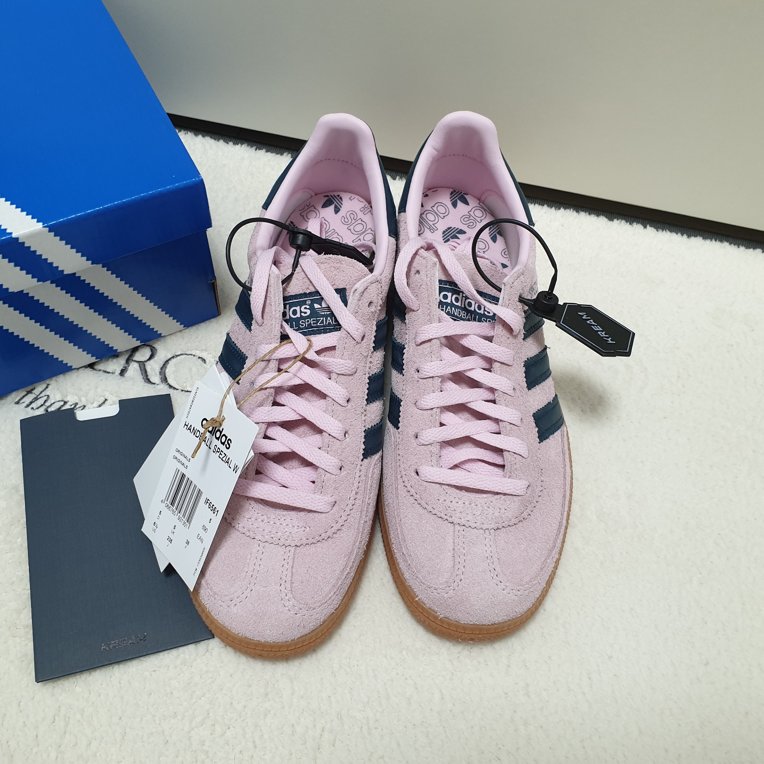 (W) Adidas Spezial Handball Clear Pink 착용 스타일 - 1