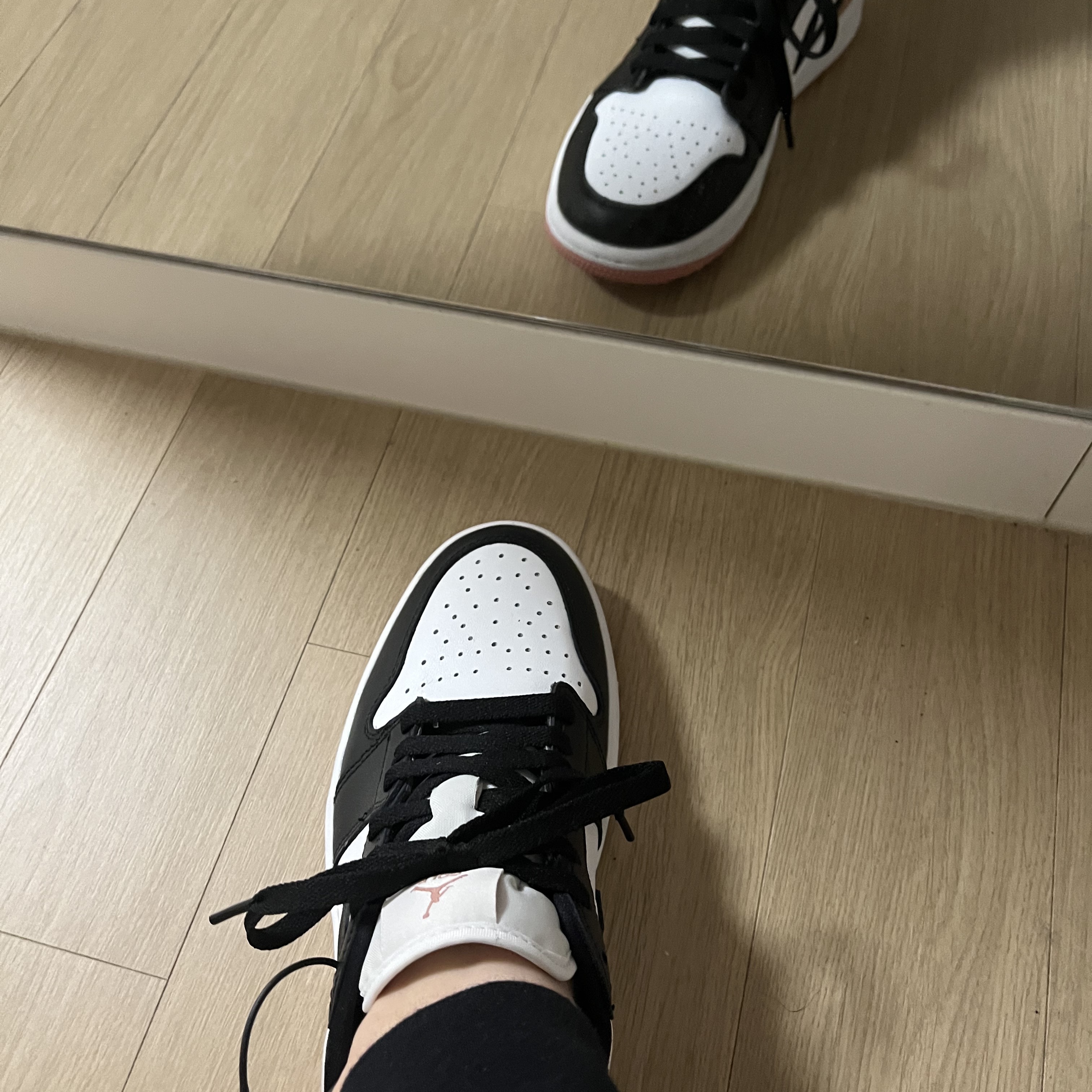 Jordan 1 Low Golf Rust Pink 착용 스타일 - 1