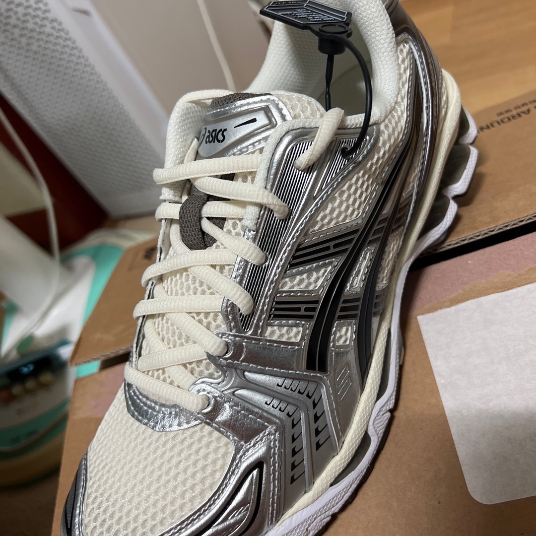 Asics Gel-Kayano 14 Cream Black 착용 스타일
