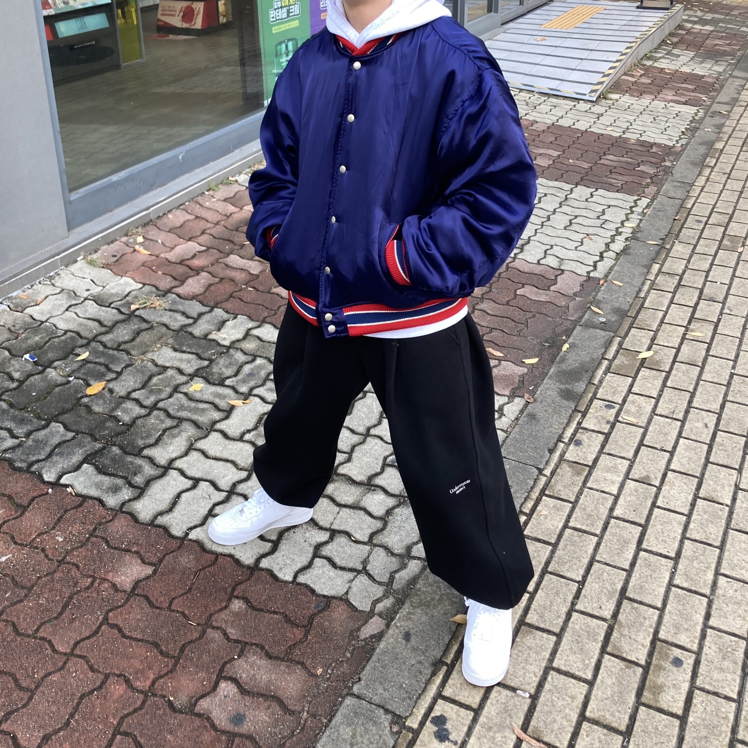 Nike x Supreme Air Force 1 Low White, Undermycar Mu.03 Anti Fxxking Logo Play Oversized Sweat Jogger Black 착용 스타일 - 1