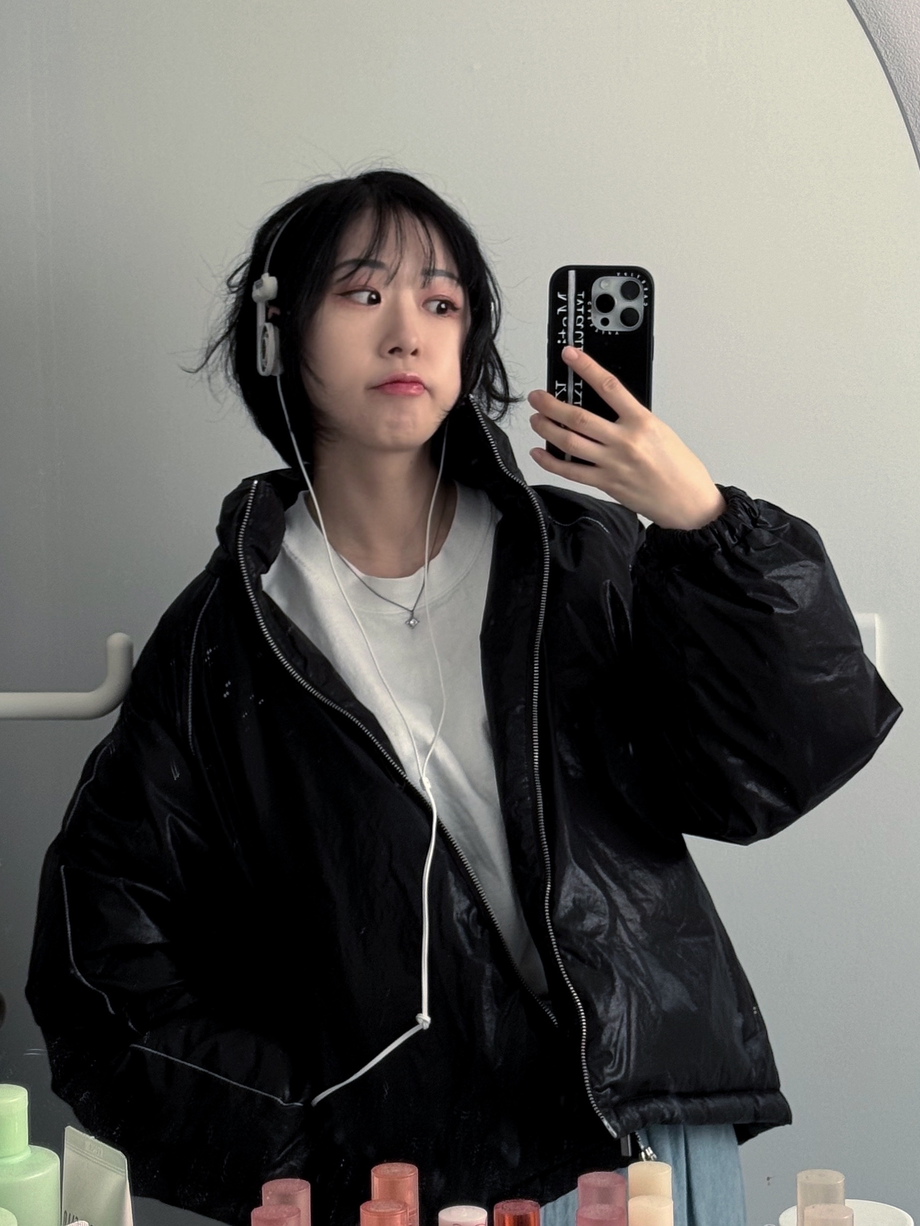 (W) Matin Kim Matin Logo Coating Down Jumper Black 착용 스타일 - 3