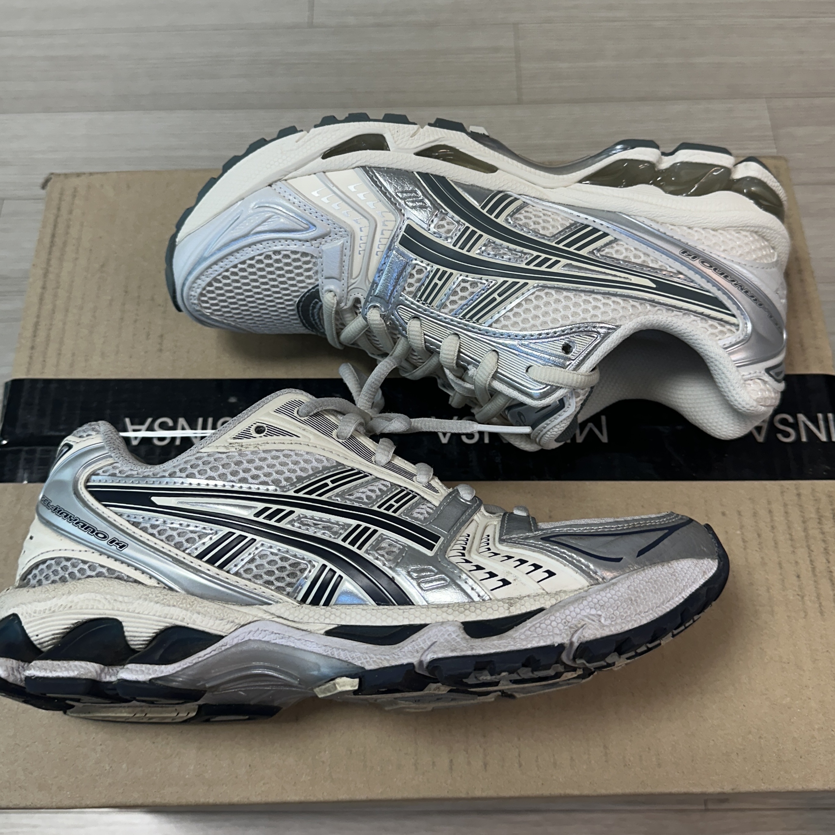 (W) Asics Gel-Kayano 14 White Midnight, Asics Gel-Kayano 14 Birch Dark Pewter 착용 스타일 - 2