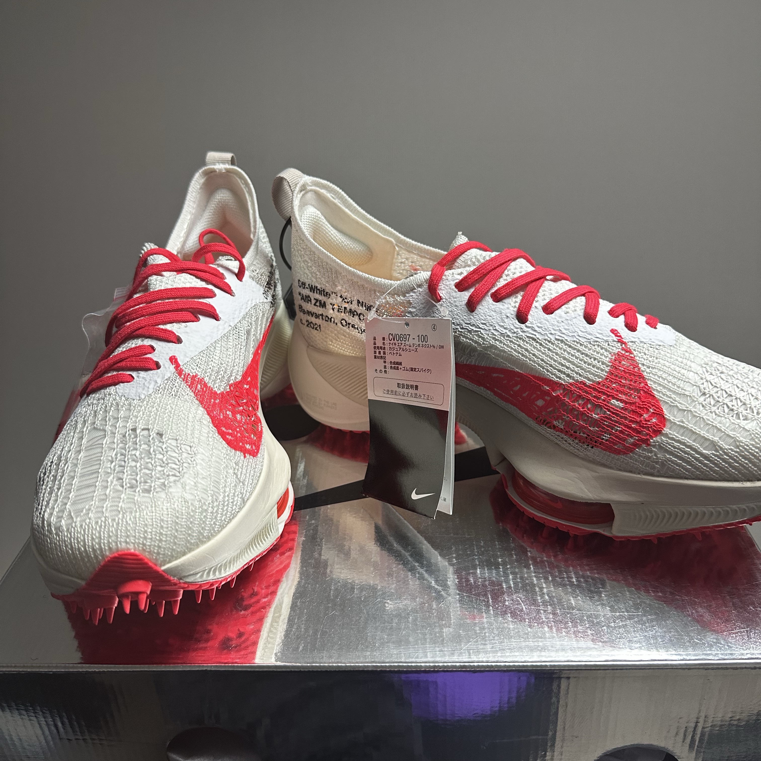 Nike x Off-White Air Zoom Tempo Next% Solar Red 착용 스타일