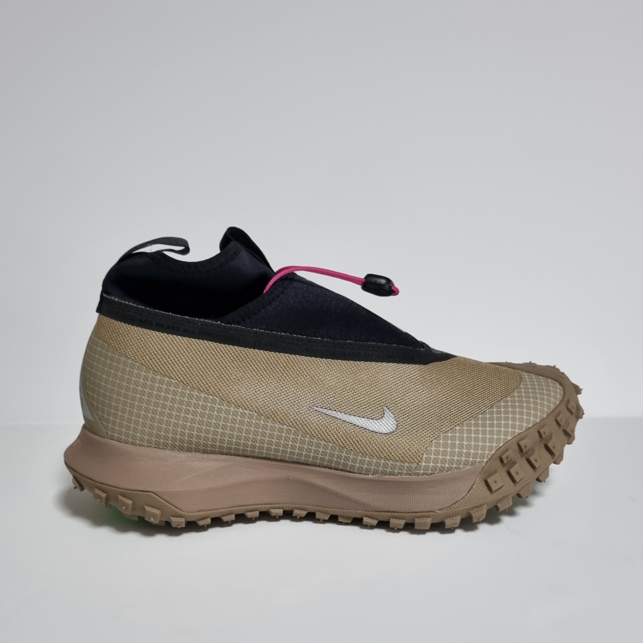 Nike ACG Mountain Fly Gore-Tex Khaki 착용 스타일 - 1
