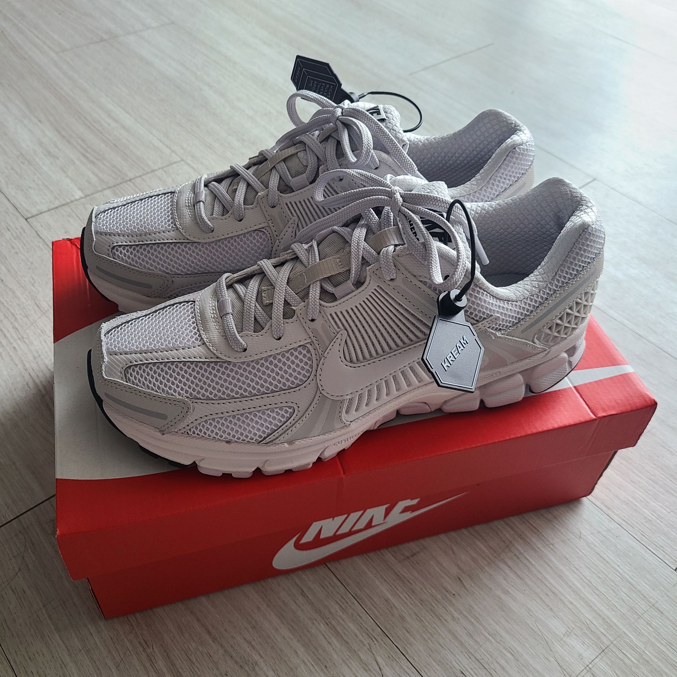 Nike Zoom Vomero 5 SP Vast Grey 2023 착용 스타일 - 1