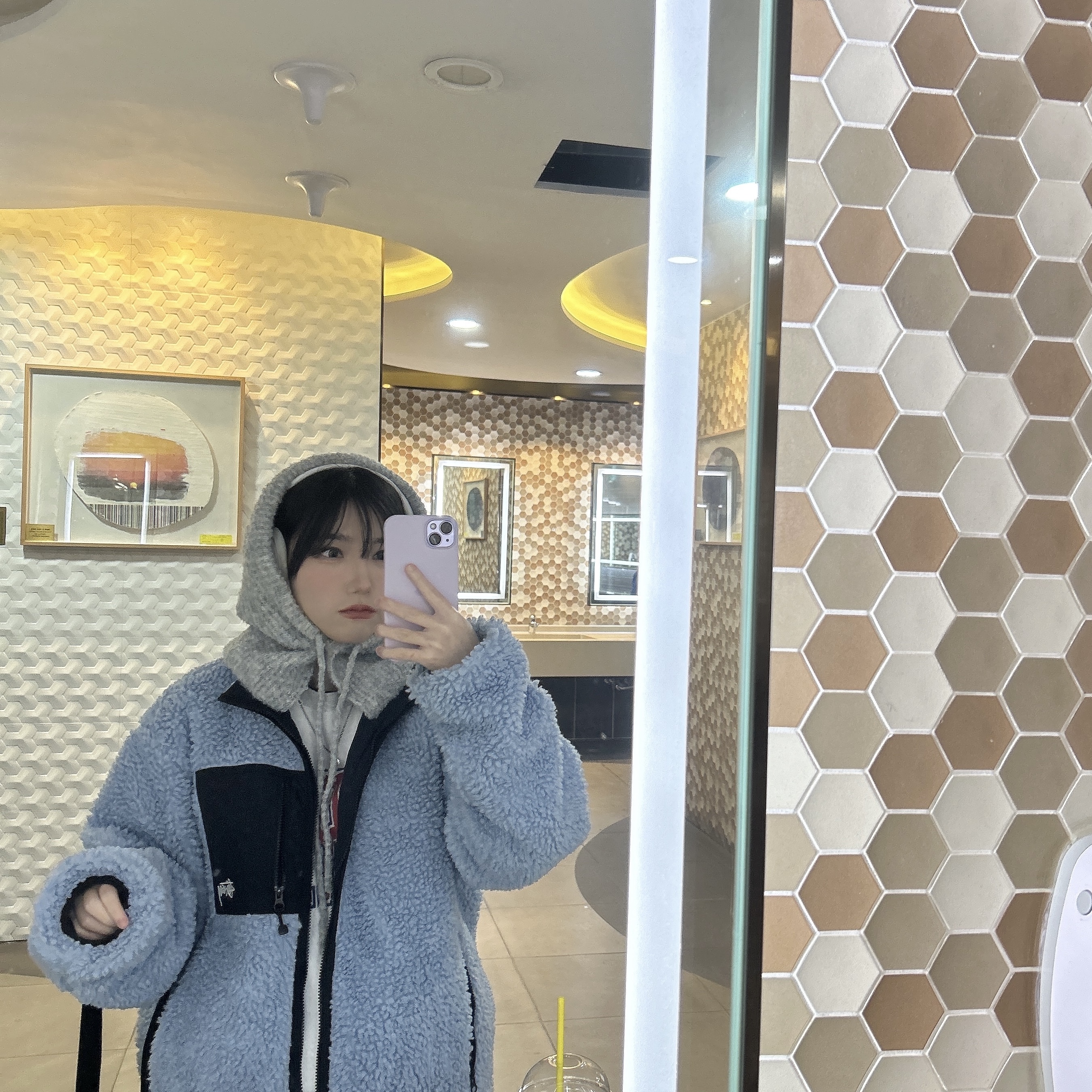 Stussy Sherpa Reversible Jacket Light Denim, Apple AirPods Max Lightning Silver (Korean Ver.) 착용 스타일 - 2