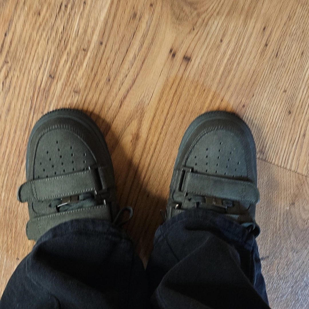 Nike x Billie Eilish Air Force 1 High '07 SP Sequoia 착용 스타일