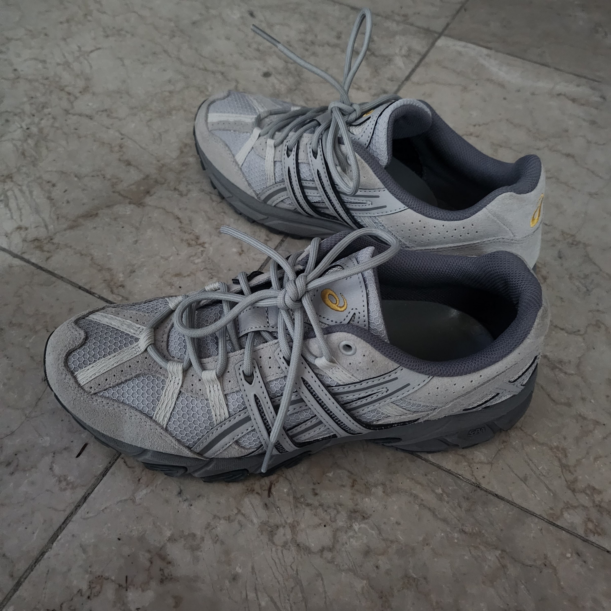 Asics Gel-Sonoma 15-50 Oyster Grey 착용 스타일