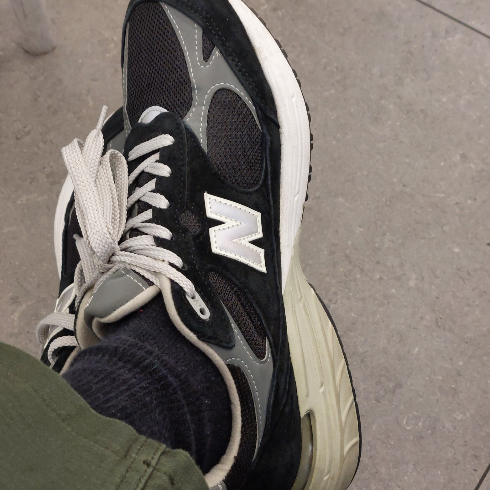New Balance 993 Made in USA Black - D Standard 착용 스타일
