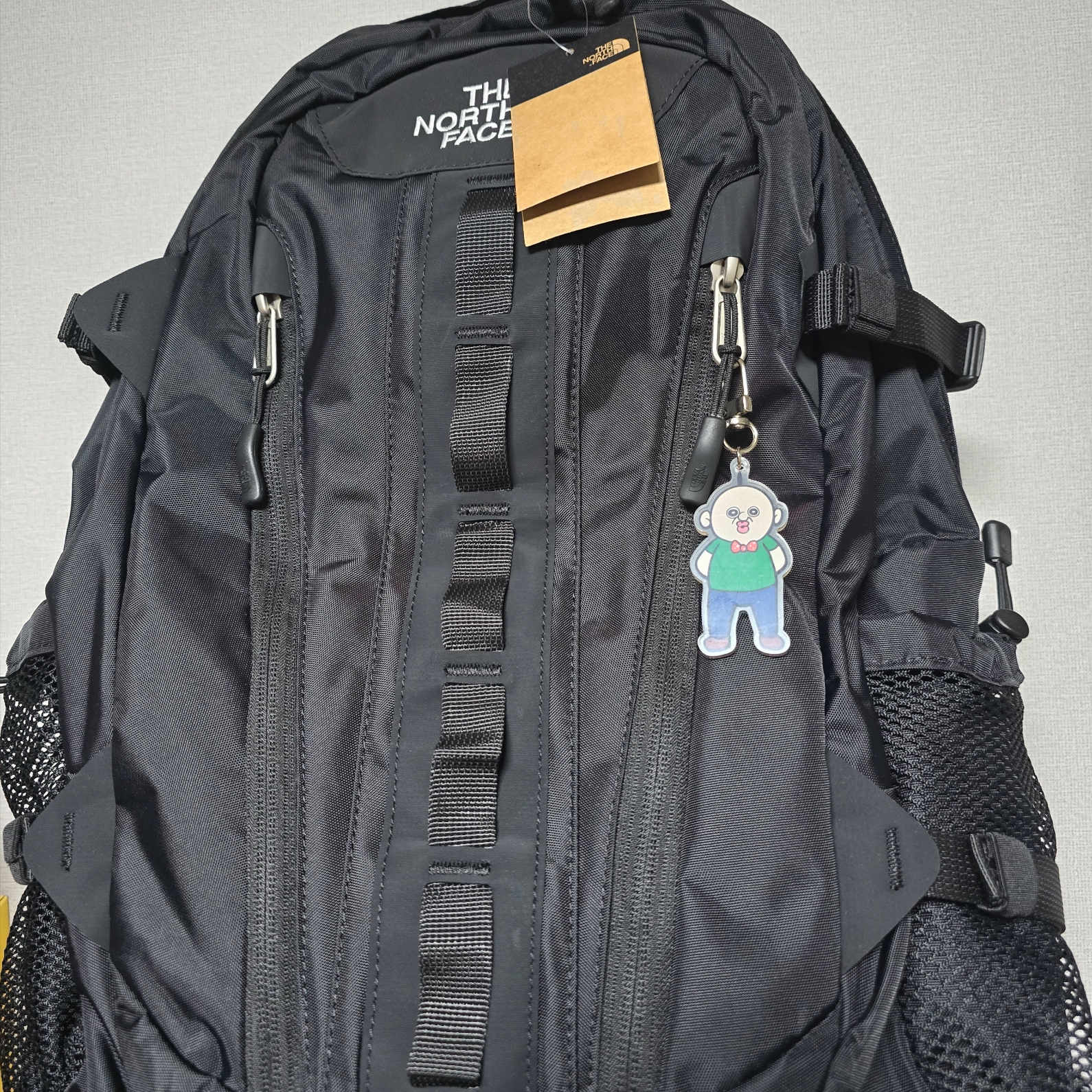 The North Face Big Shot Black, Bbangbbang Flower Holding Keyring 착용 스타일